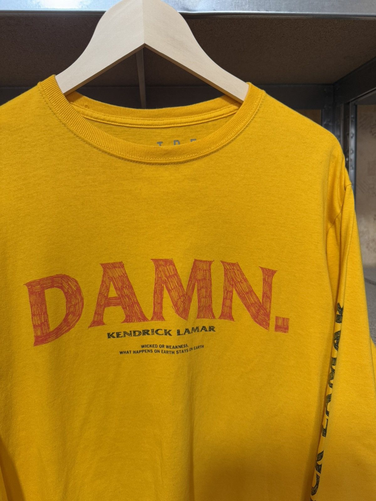 Band Tees × Kendrick Lamar × Top Dawg Entertainment Kendrick Lamar DAMN Tour 2017 Longsleeve T-Shirt Size US M / EU 48-50 / 2 - 3 Thumbnail