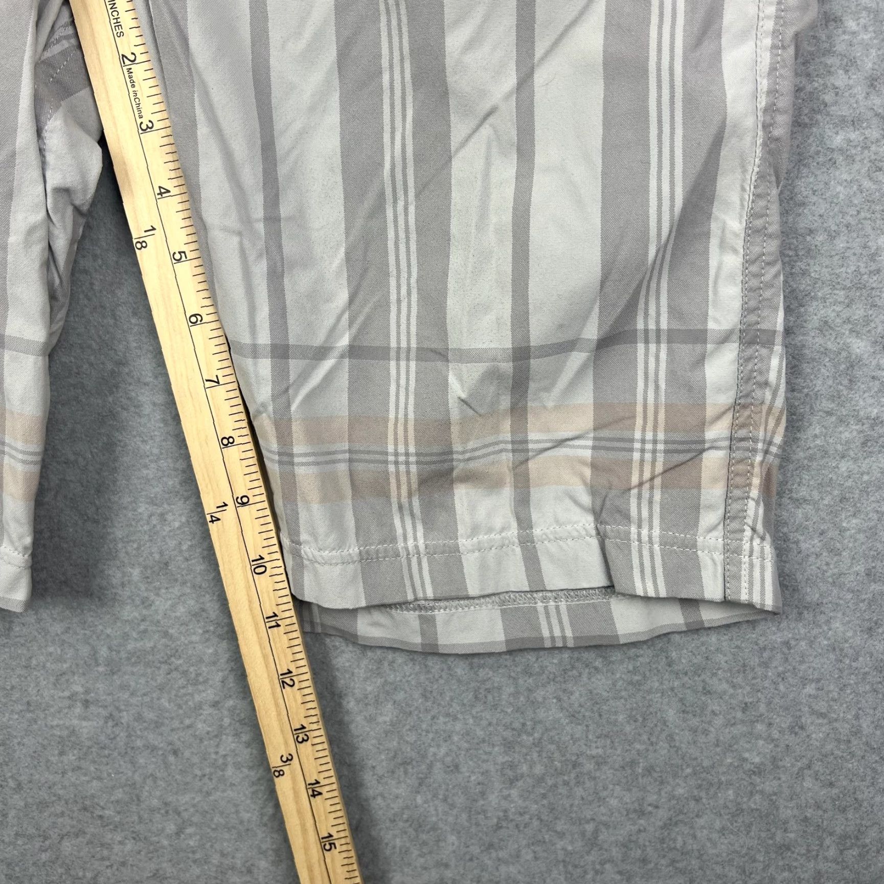 Lululemon Lululemon Shorts Mens 32 Gray White Striped Casual Golf Lightweight Chino Size US 32 / EU 48 - 3 Thumbnail