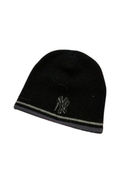 New York Yankees Vintage New York Yankees Y2K Logo Beanie Hat Size ONE SIZE - 1 Thumbnail