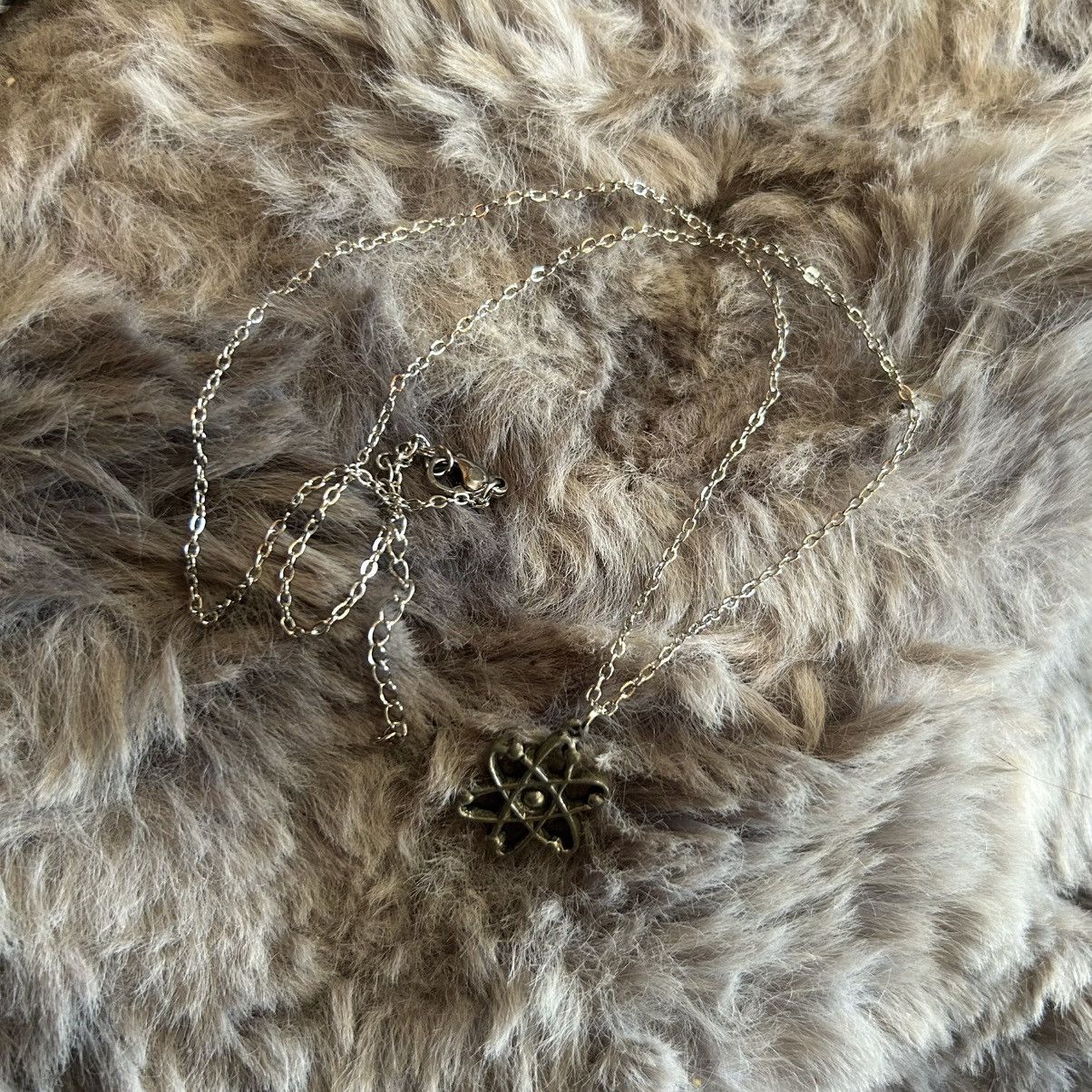 Vintage Vintage CLIFT pewter atomic pendant on chain necklace Size ONE SIZE - 7 Thumbnail