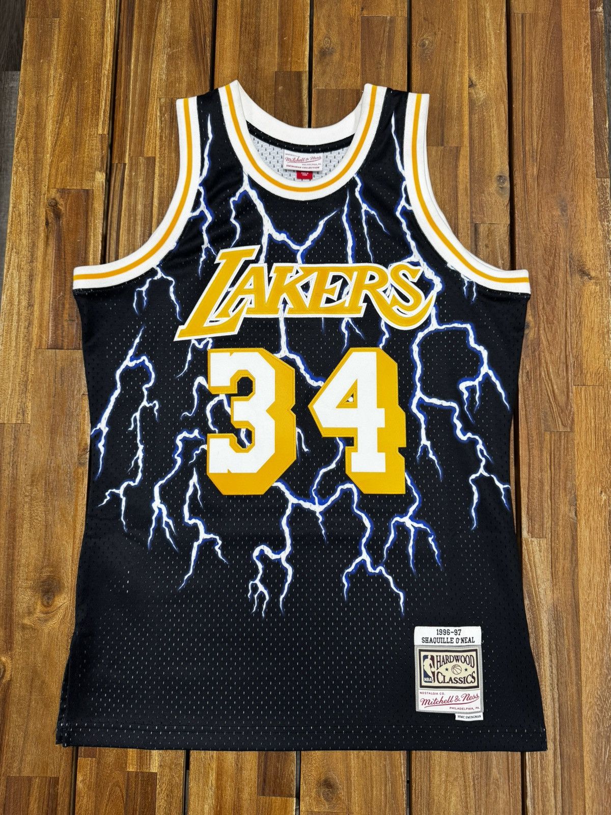 Mitchell & Ness Mitchell & Ness 1996 Shaquille O’Neal LA Lakers NBA Jersey Size US M / EU 48-50 / 2 - 1 Thumbnail