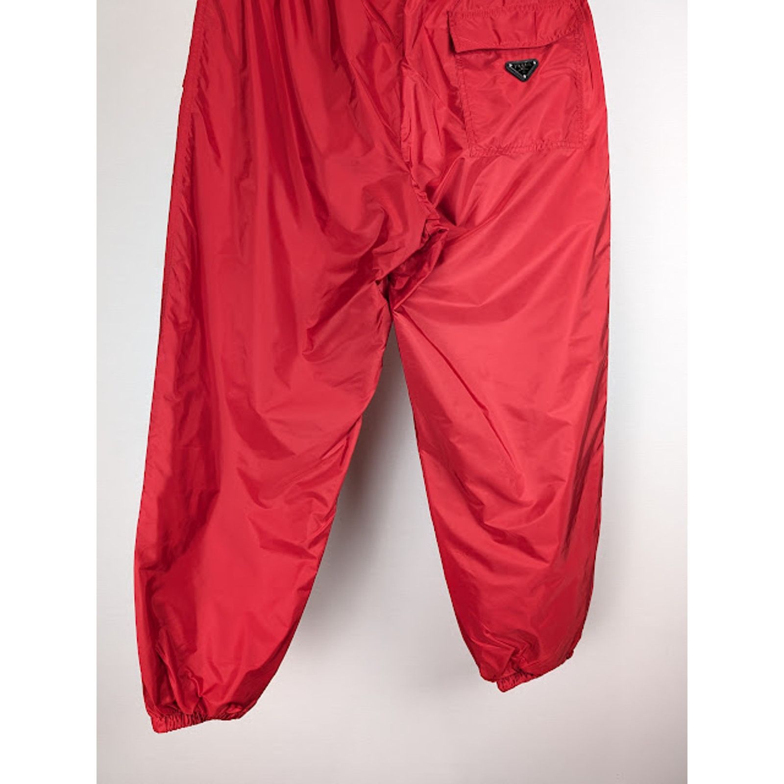 Prada o1rshd1 RE-Nylon Piuma Trousers in Red Size US 32 / EU 48 - 13 Thumbnail