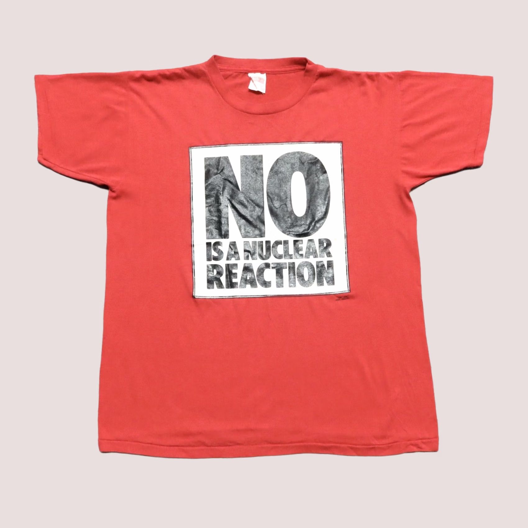 Vintage VINTAGE No is a Nuclear Reaction Shirt Mens L Red 90s Size US L / EU 52-54 / 3 - 1 Thumbnail