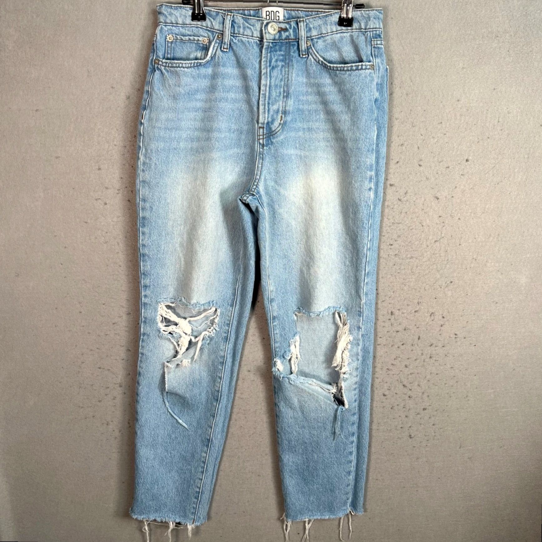 Urban Outfitters BDG Urban Outfitters Slim Straight Distressed Light Wash Jeans Size 27 Frayed Womens Jeans 27distressed Slim Straight Blue 90s? Size 27" / US 4 / IT 40 - 2 Thumbnail