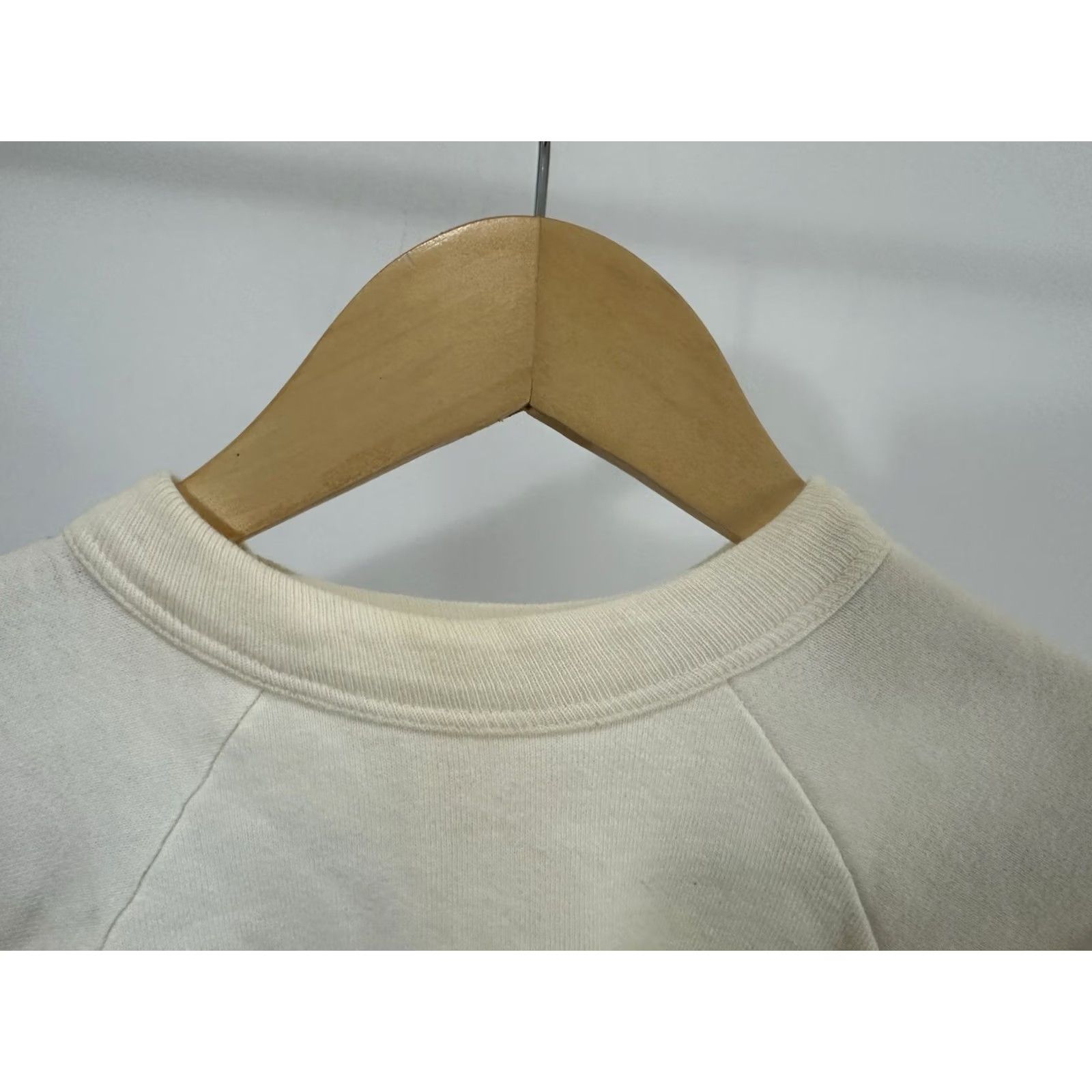 Hanes VTG Hanes Wind Shield Raglan Sweatshirt Crewneck Thick Cream L Mens 50s 42-44 Size L Size US L / EU 52-54 / 3 - 7 Thumbnail