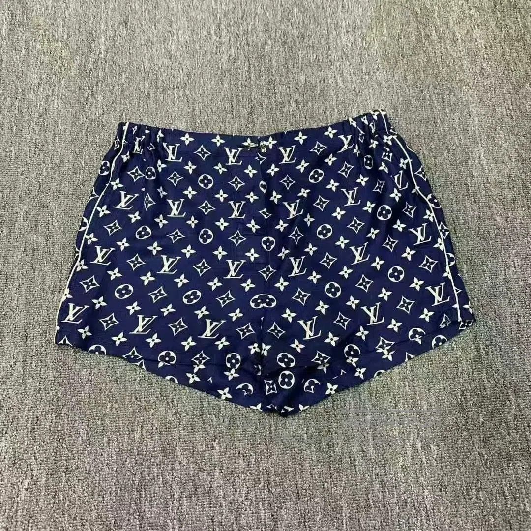 Louis Vuitton Louis Vuitton Blue Printed Shorts Size 36. Size US 36 / EU 52 - 1 Thumbnail