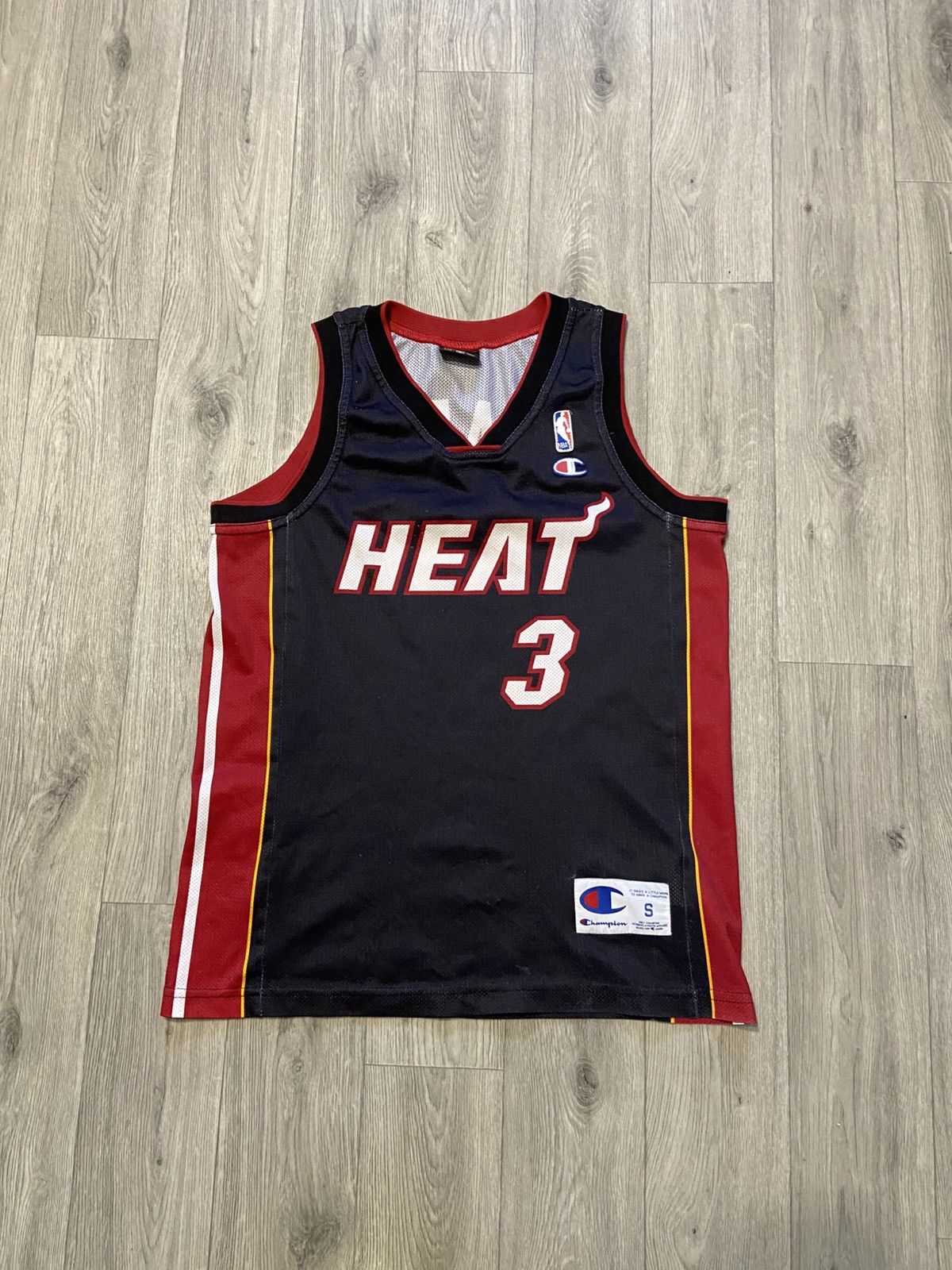 NBA Vintage Champion Miami Heat #3 Wade jersey Size US S / EU 44-46 / 1 - 1 Thumbnail