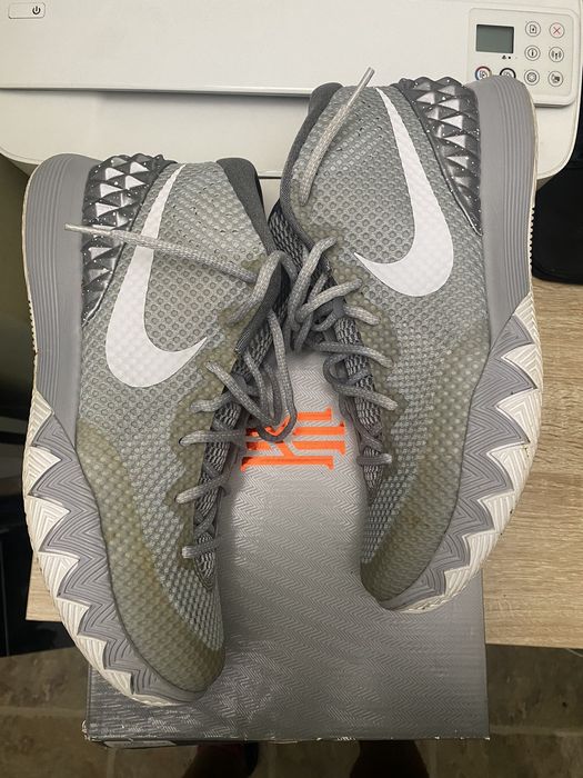 Nike kyrie best sale 1 wolf grey