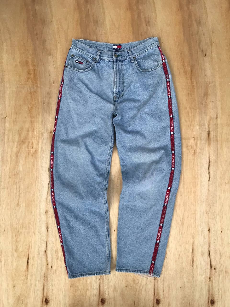 Tommy Hilfiger × Vintage VINTAGE 90S TOMMY HILFIGER SIDETAPE LOOSE LIGHTWASH Size US 30 / EU 46 - 1 Thumbnail
