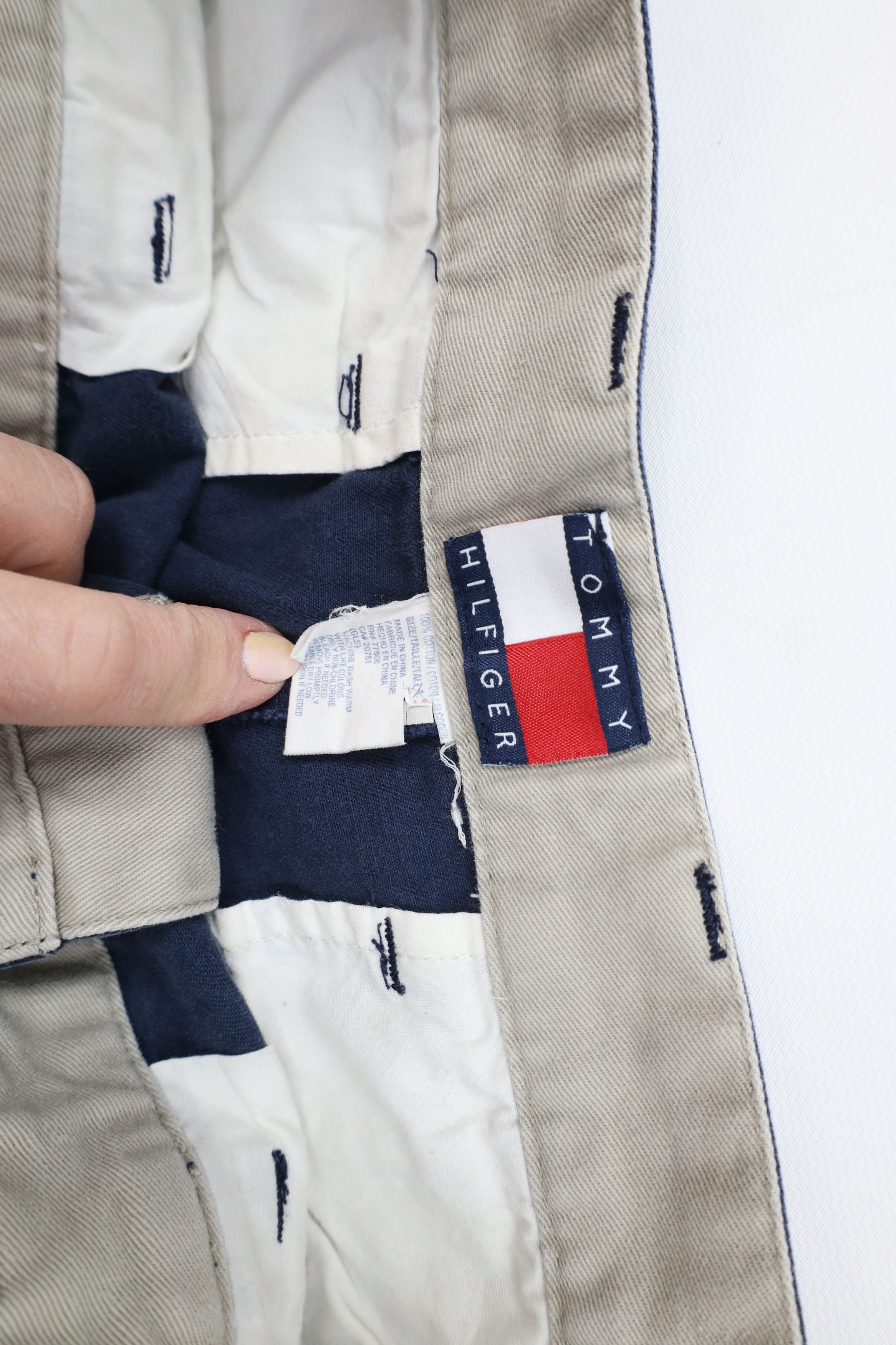 Tommy Hilfiger Vintage 90s Tommy Hilfiger Above Knee Chino Shorts Cotton Size US 30 / EU 46 - 6 Thumbnail