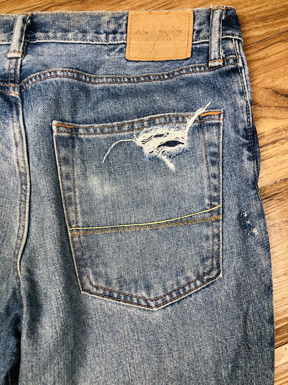 Abercrombie & Fitch Abercrombie & Fitch Distressed Jeans (33) Size US 34 / EU 50 - 21 Thumbnail