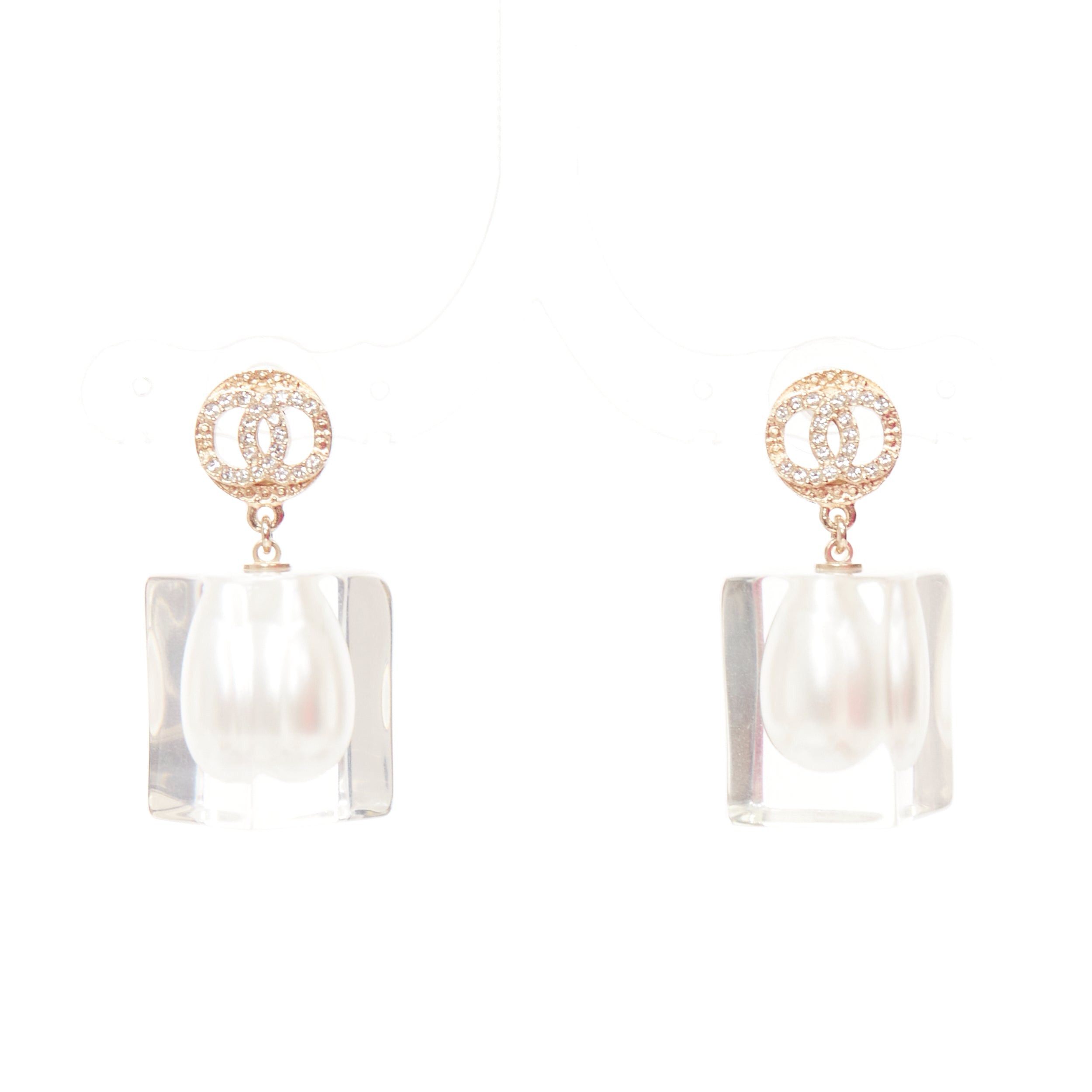 Chanel CHANEL A19K CC crystal clear acrylic encased white pearl pin earrings Pair Size ONE SIZE - 1 Thumbnail