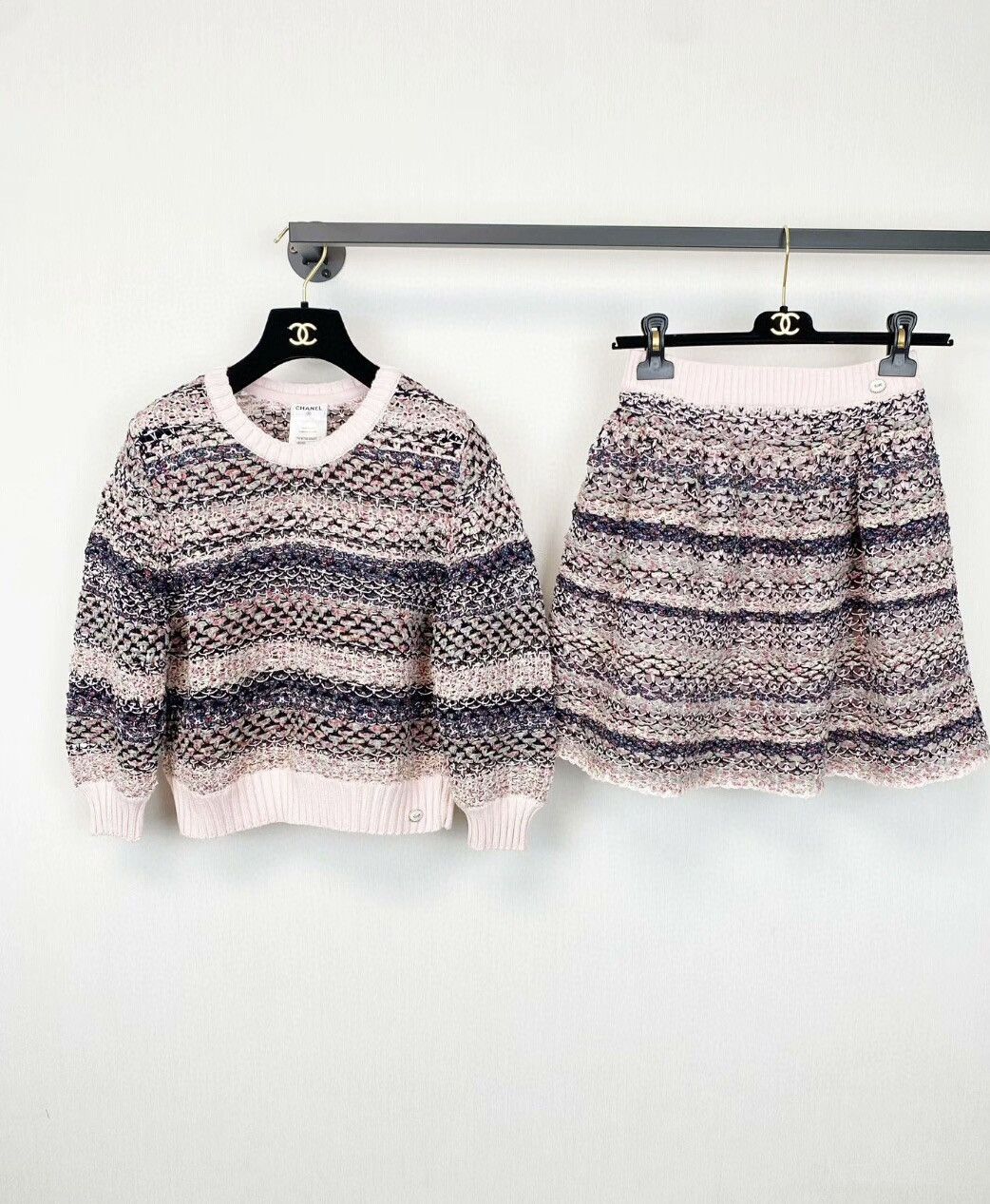 Chanel Chanel hollow-out sweater and skirt set Size S / US 4 / IT 40 - 1 Thumbnail