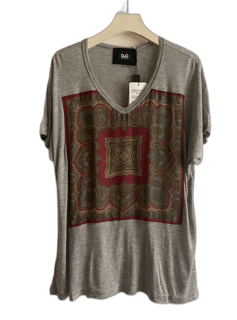 【新品】D&G DOLCE & GABBANA VネックTシャツ Lサイズ DOLCE&GABBANA (ドルチェ&ガッバーナ) ロゴプレート Vネック