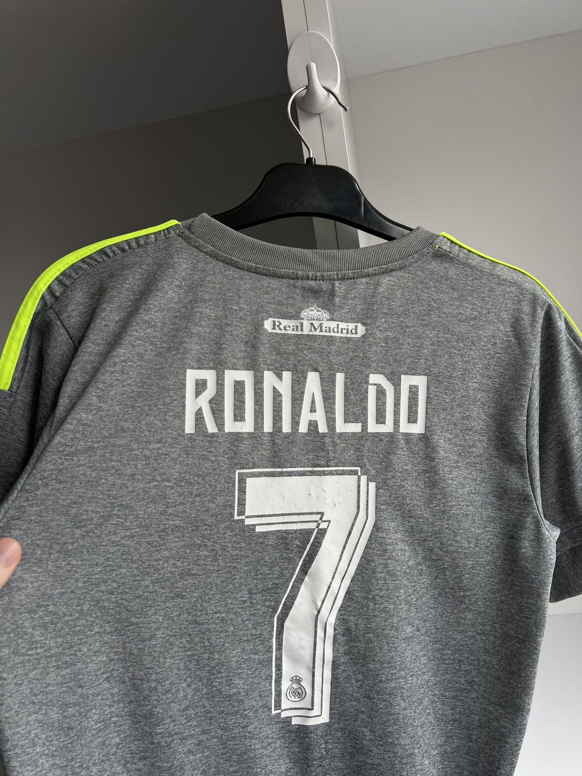 Vintage Cristiano Ronaldo Jersey 2015 Gray Real Madrid Size US S / EU 44-46 / 1 - 13 Thumbnail