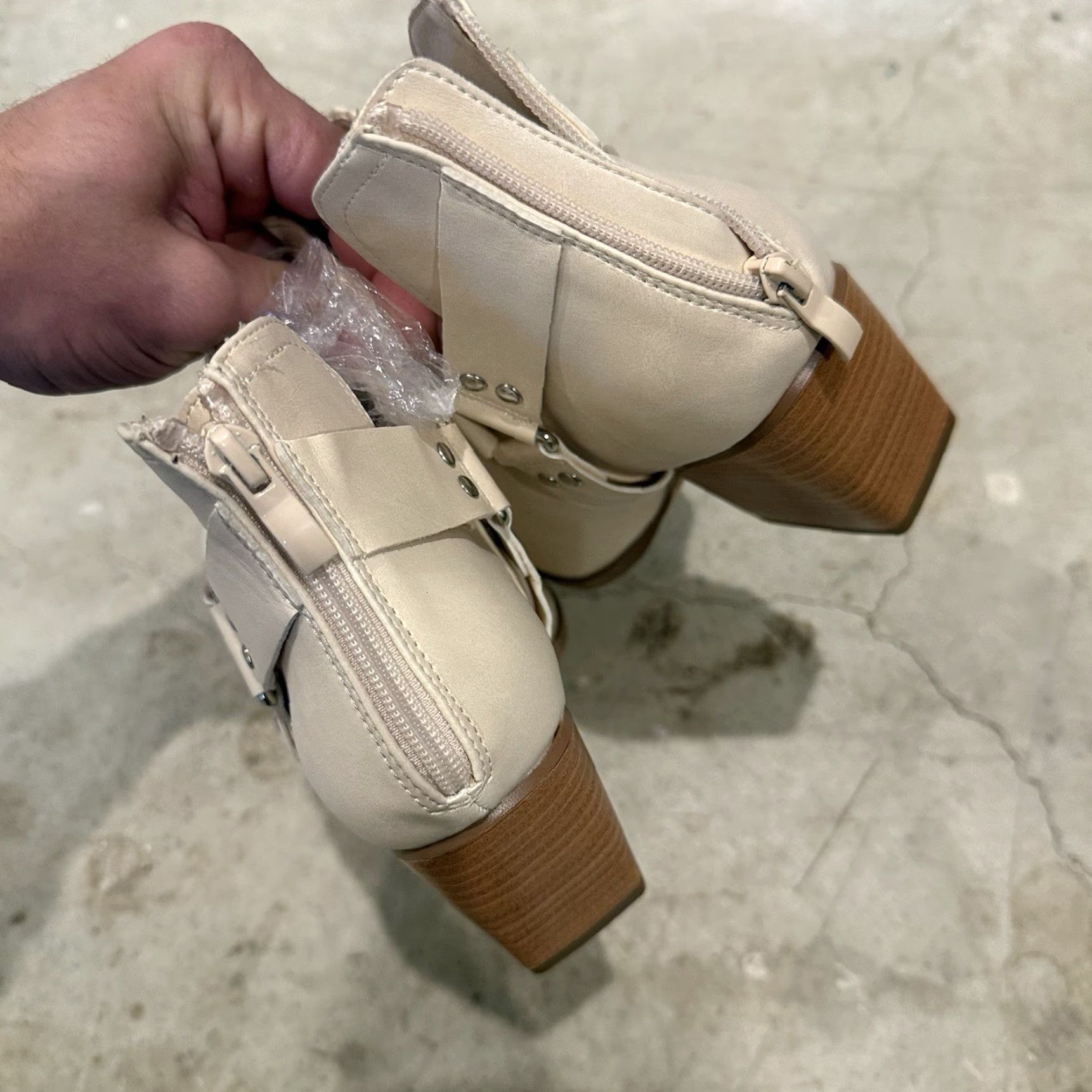 Vintage Coutgo Women's Boot Ankle Beige V Cutout Pointed Toe Faux Leather Block Heel Western 8.5 US Shoe Size Mid (2-2.9 in) Pre-owned Good Size US 9 / IT 39 - 7 Thumbnail