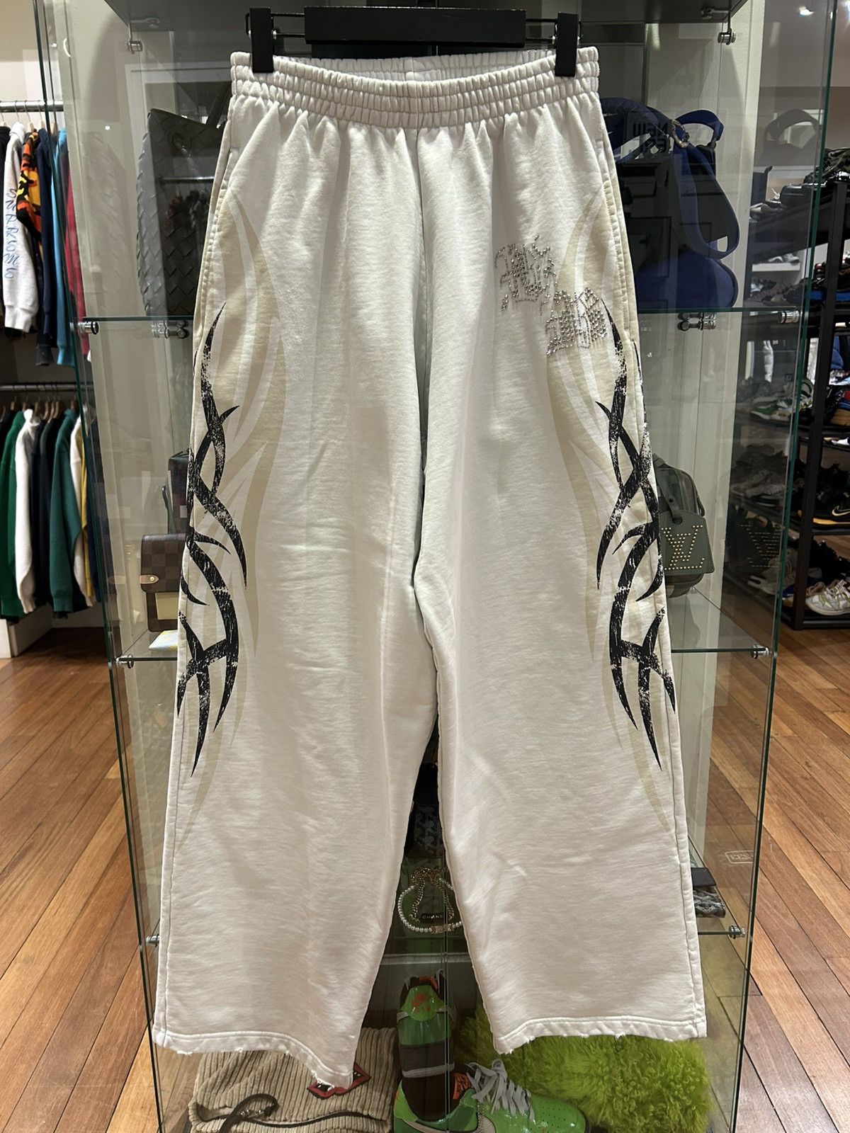 Balenciaga Balenciaga Tacky Gold Tribal Sweatpants Size US 30 / EU 46 - 1 Thumbnail