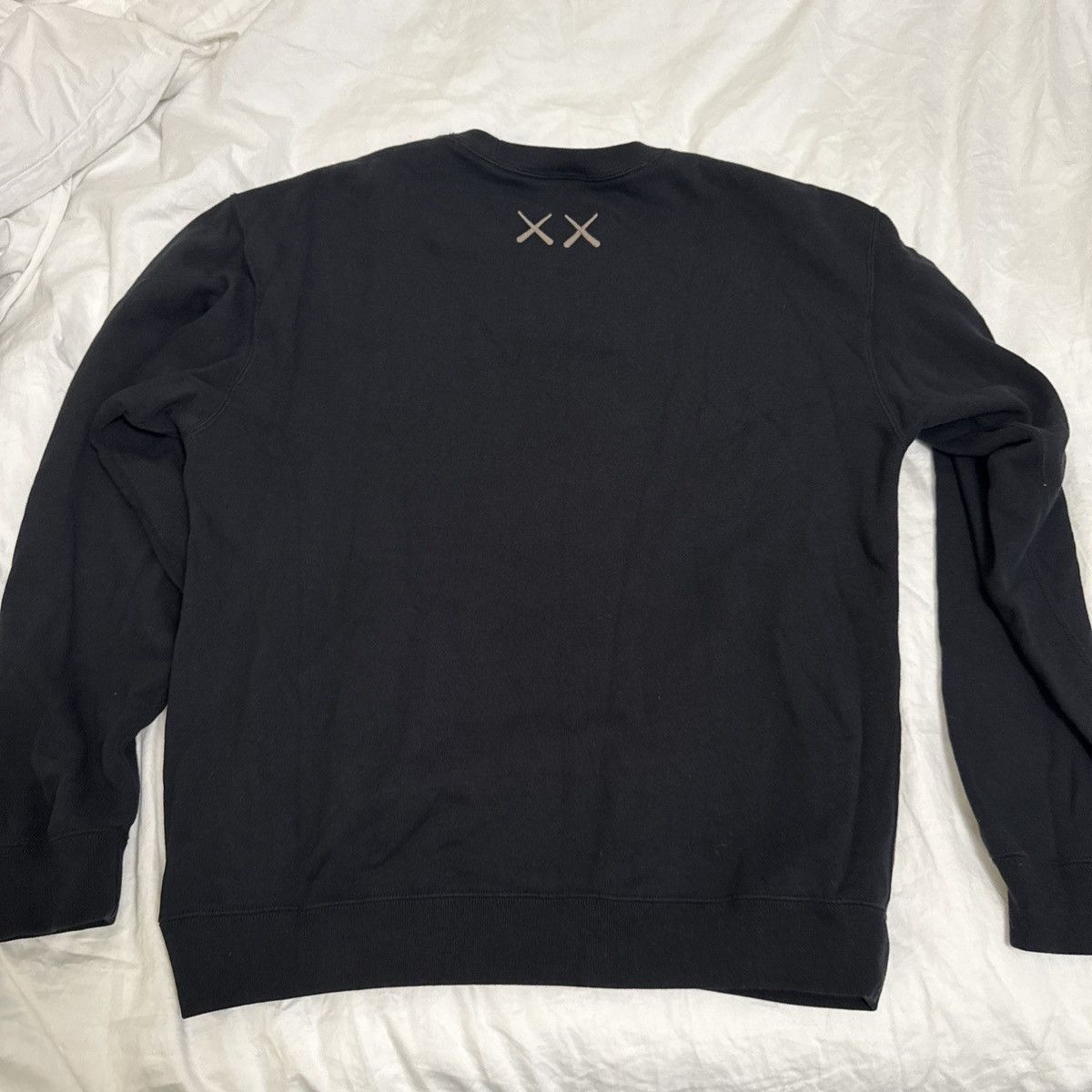 Kaws × Uniqlo Uniqlo x KAWS Crewneck shirt large Size US L / EU 52-54 / 3 - 4 Thumbnail