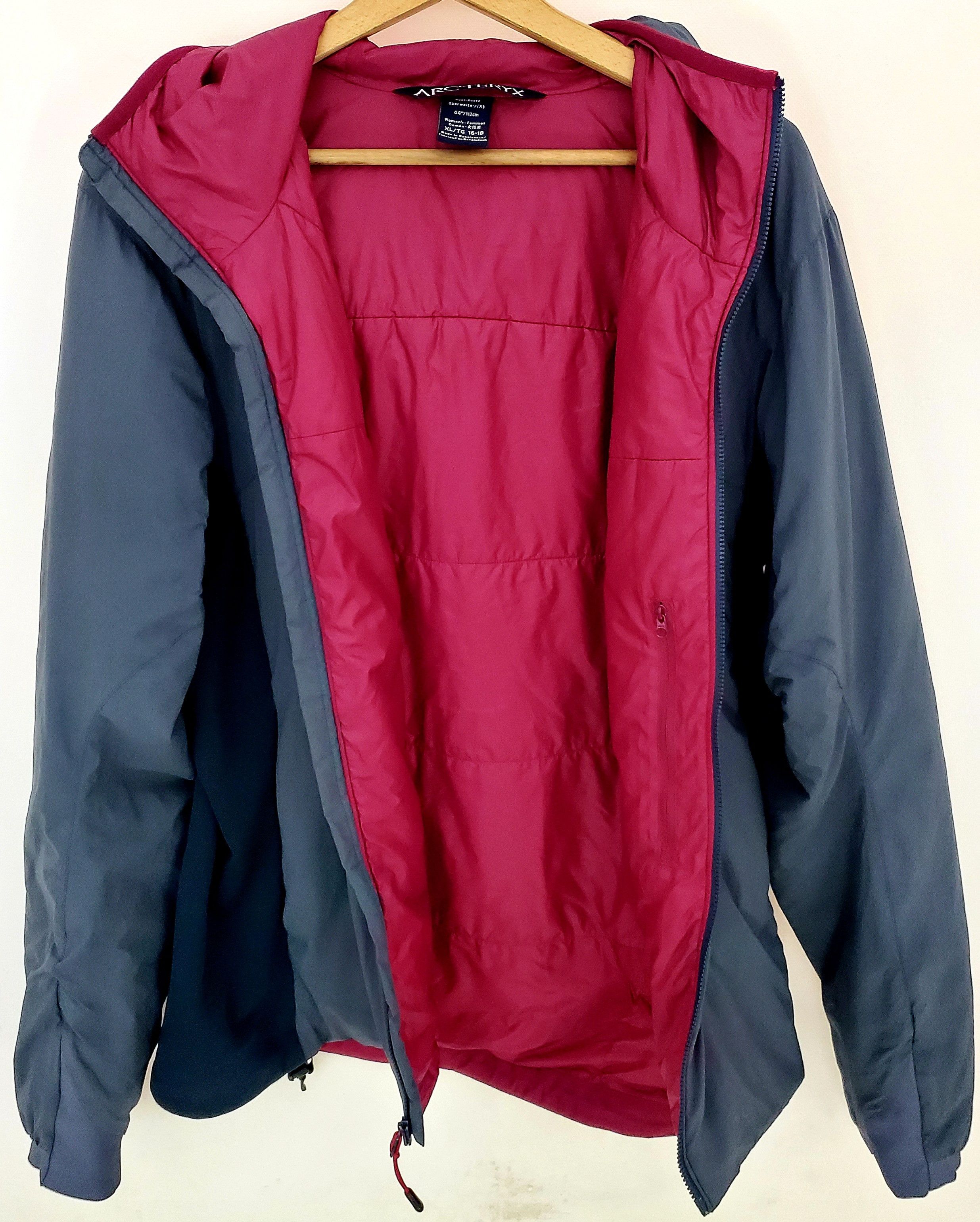 Arc'teryx Arc'teryx Atom Hoody Navy Blue gray perfect condition size M Size M / US 6-8 / IT 42-44 - 7 Thumbnail