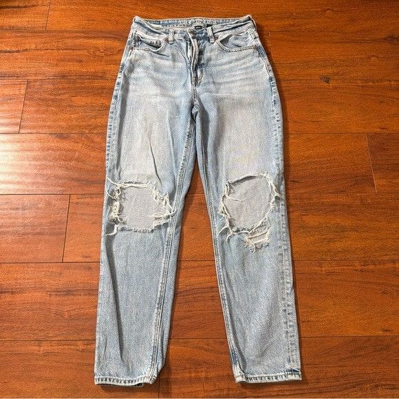 American Eagle Outfitters American Eagle Outfitters Light Blue Straight Leg Mom Jeans Size 26" / US 2 / IT 38 - 4 Thumbnail