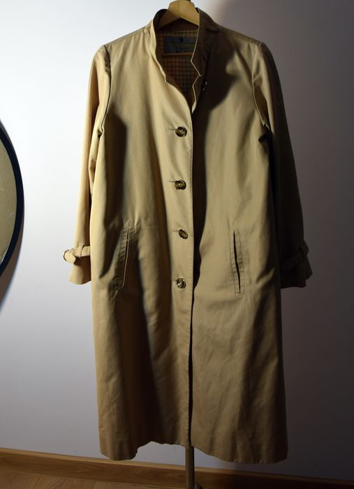 Aquascutum AQUASCUTUM ENGLAND Harrods TRENCH COATS Grailed