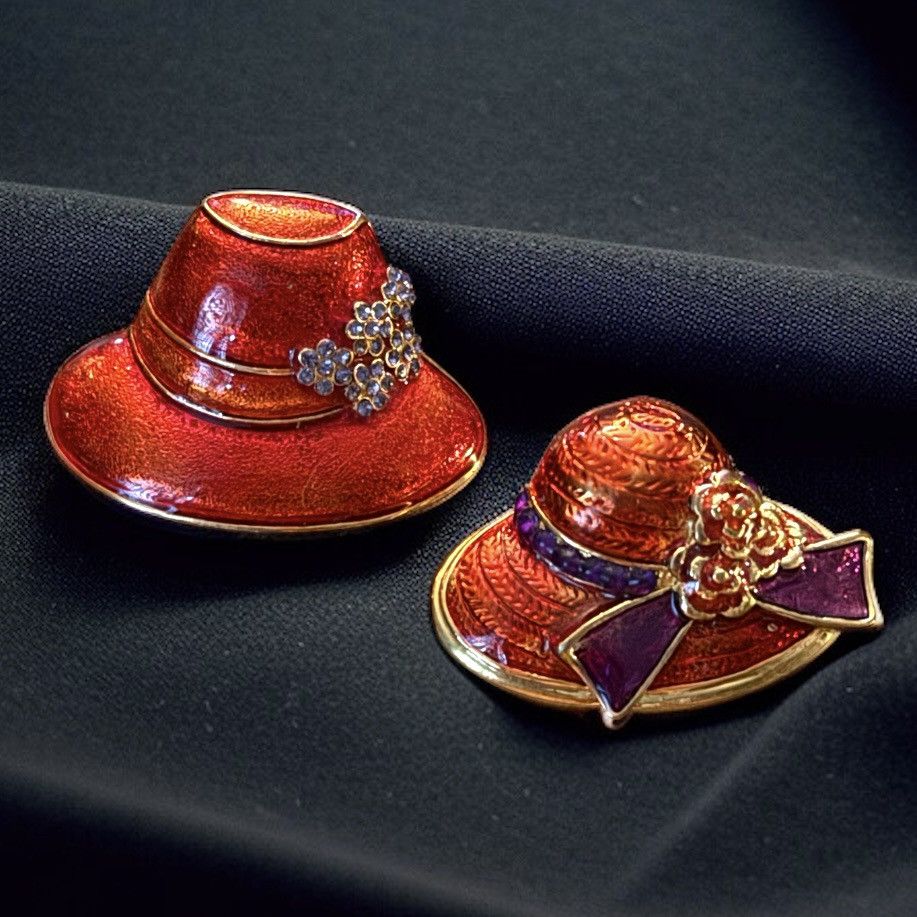 Vintage Vintage red bonnet brooch bundle Size ONE SIZE - 1 Thumbnail