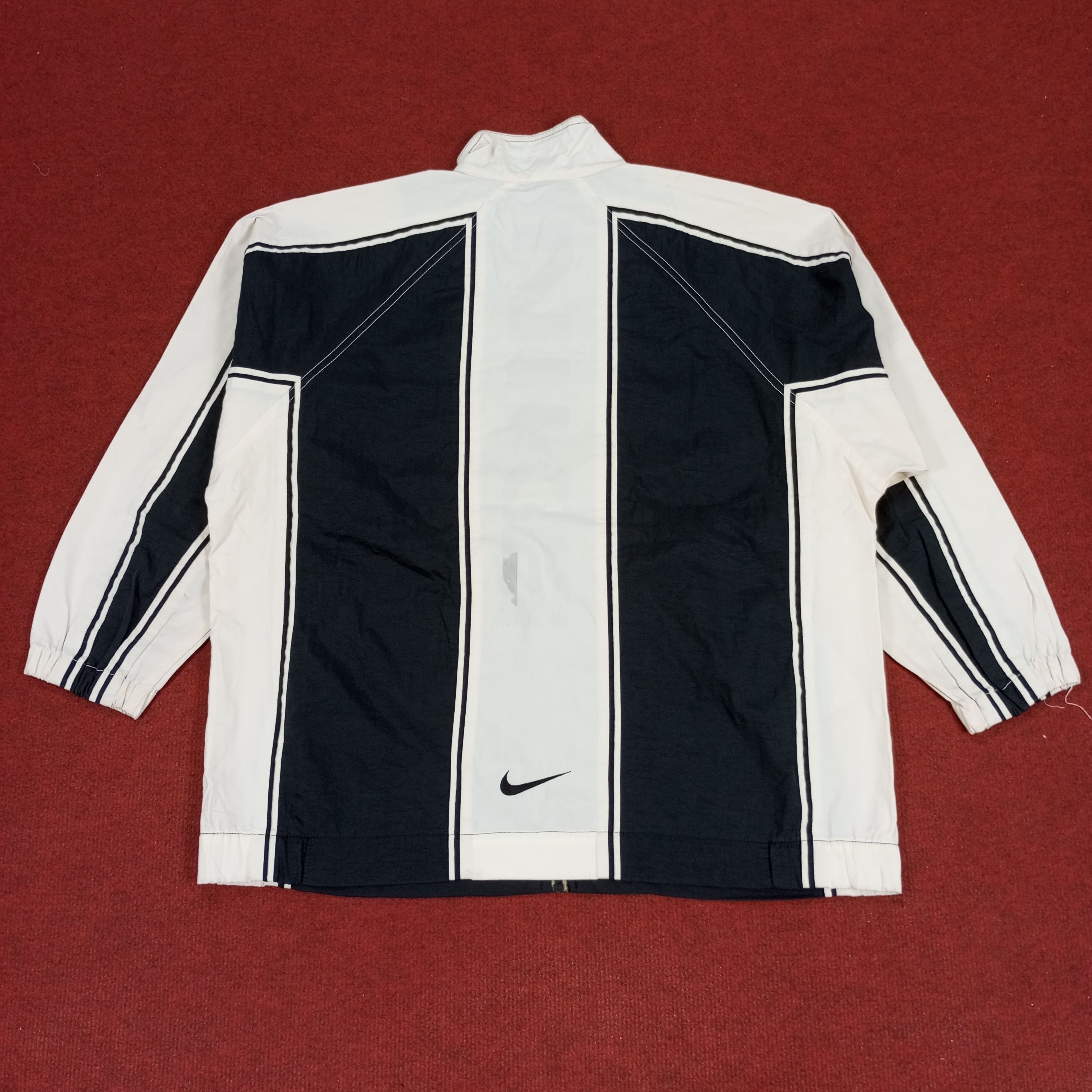 Nike × Vintage Nike Small Logo Design Sportswear Style Windbreaker Jacket Size US L / EU 52-54 / 3 - 3 Thumbnail
