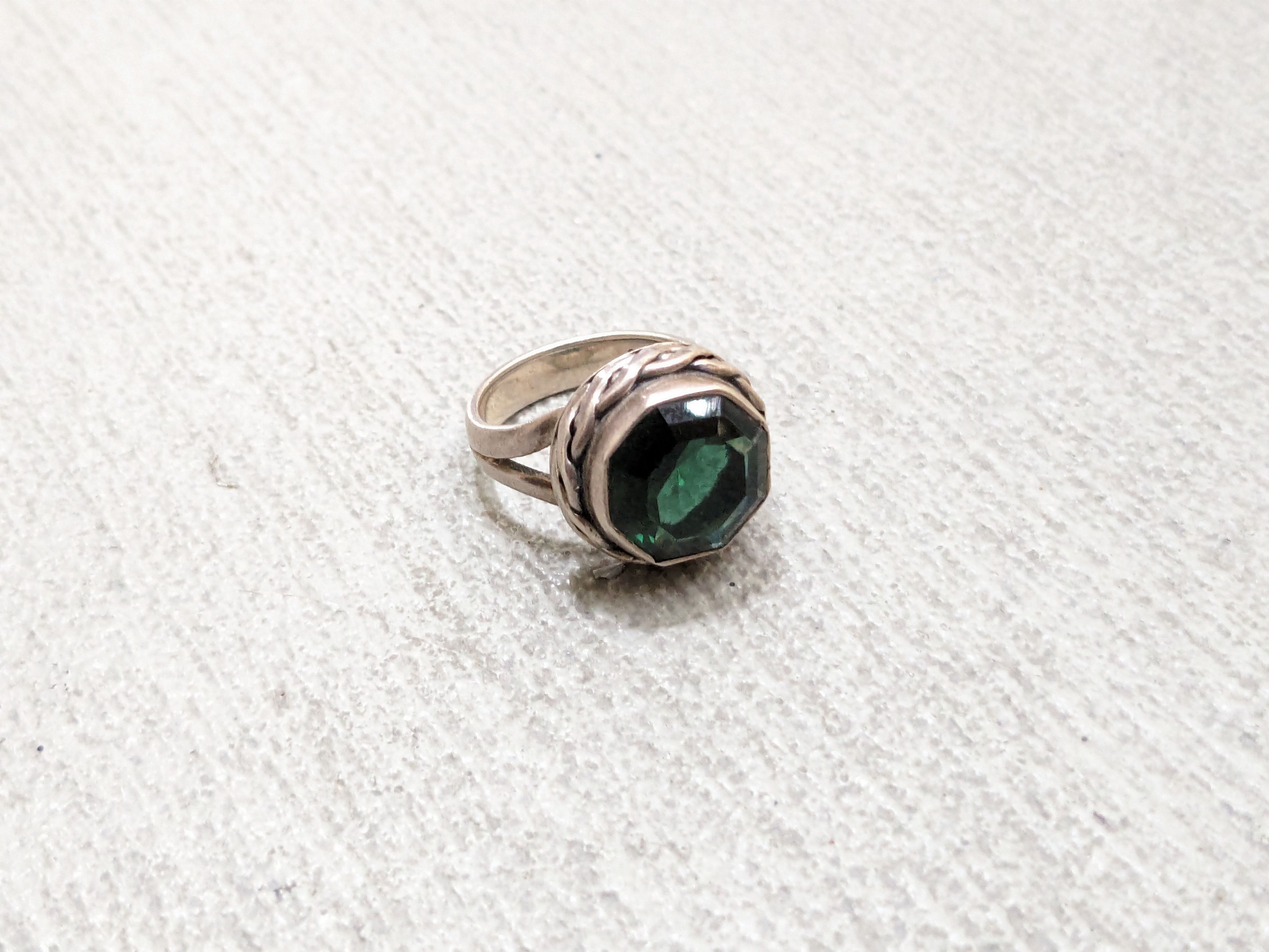 Jewelry Vintage Sterling Silver Ring 5.75 Green Glass Octagon Size ONE SIZE - 1 Thumbnail