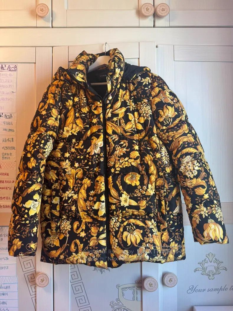 Versace Versace Baroque goose down jacket Size M / US 6-8 / IT 42-44 - 1 Thumbnail