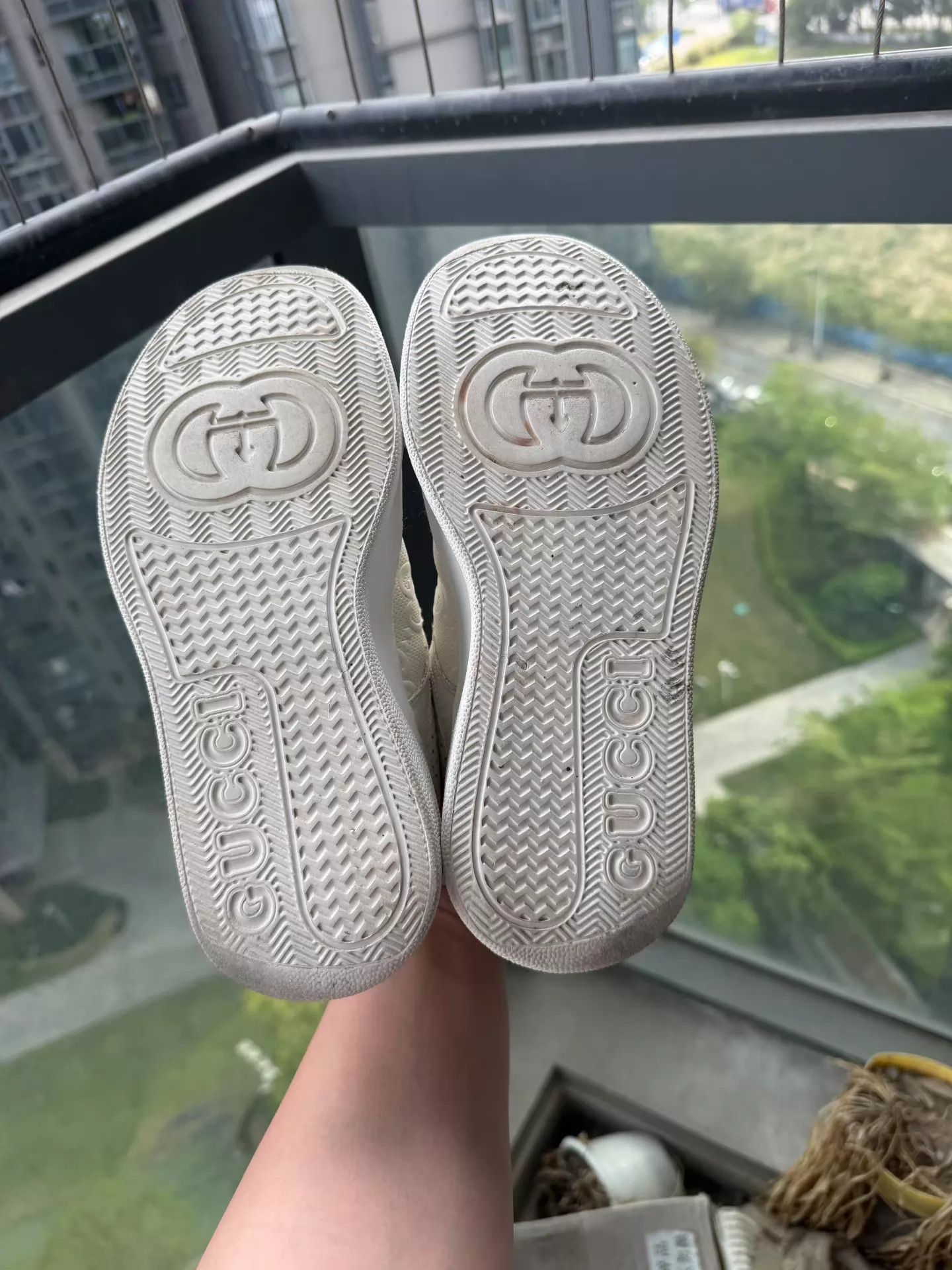 Gucci Gucci Platform White 37.5GG embossed gold lettering Size US 7 / IT 37 - 6 Thumbnail