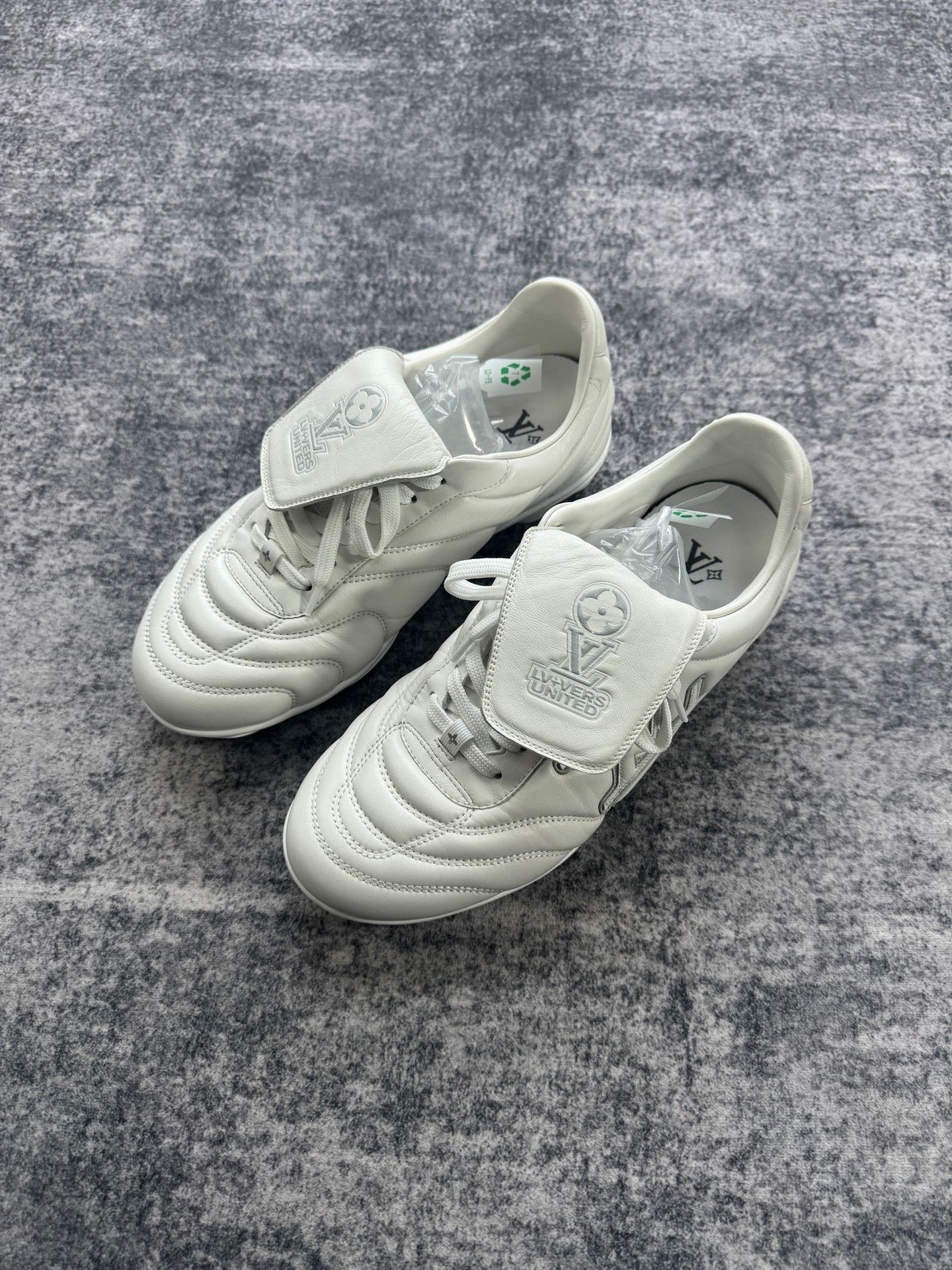Louis Vuitton Louis Vuitton Football White Lowtop Sneakers 7.5 Men Size US 7.5 / EU 40-41 - 1 Thumbnail