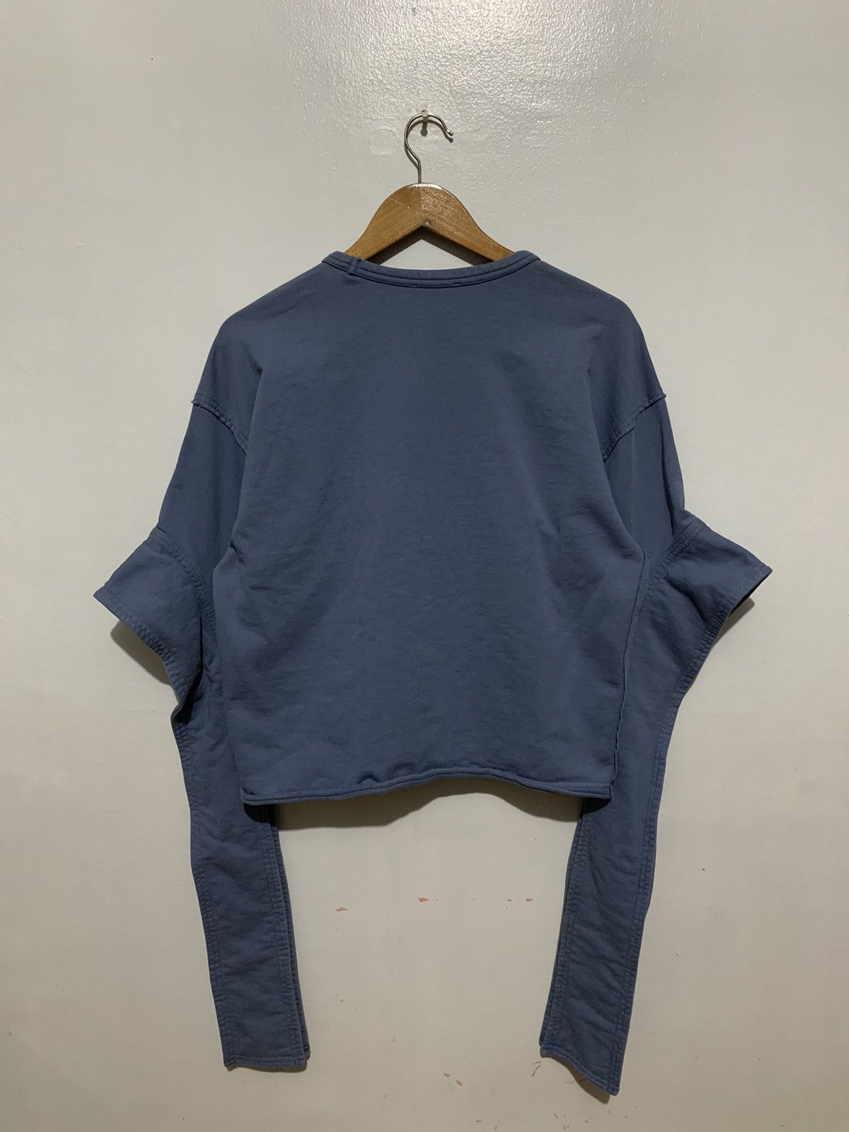 JW Anderson JW Anderson Logo Deconstructed Sleeve Cropped Sweatshirt Size M / US 6-8 / IT 42-44 - 2 Thumbnail