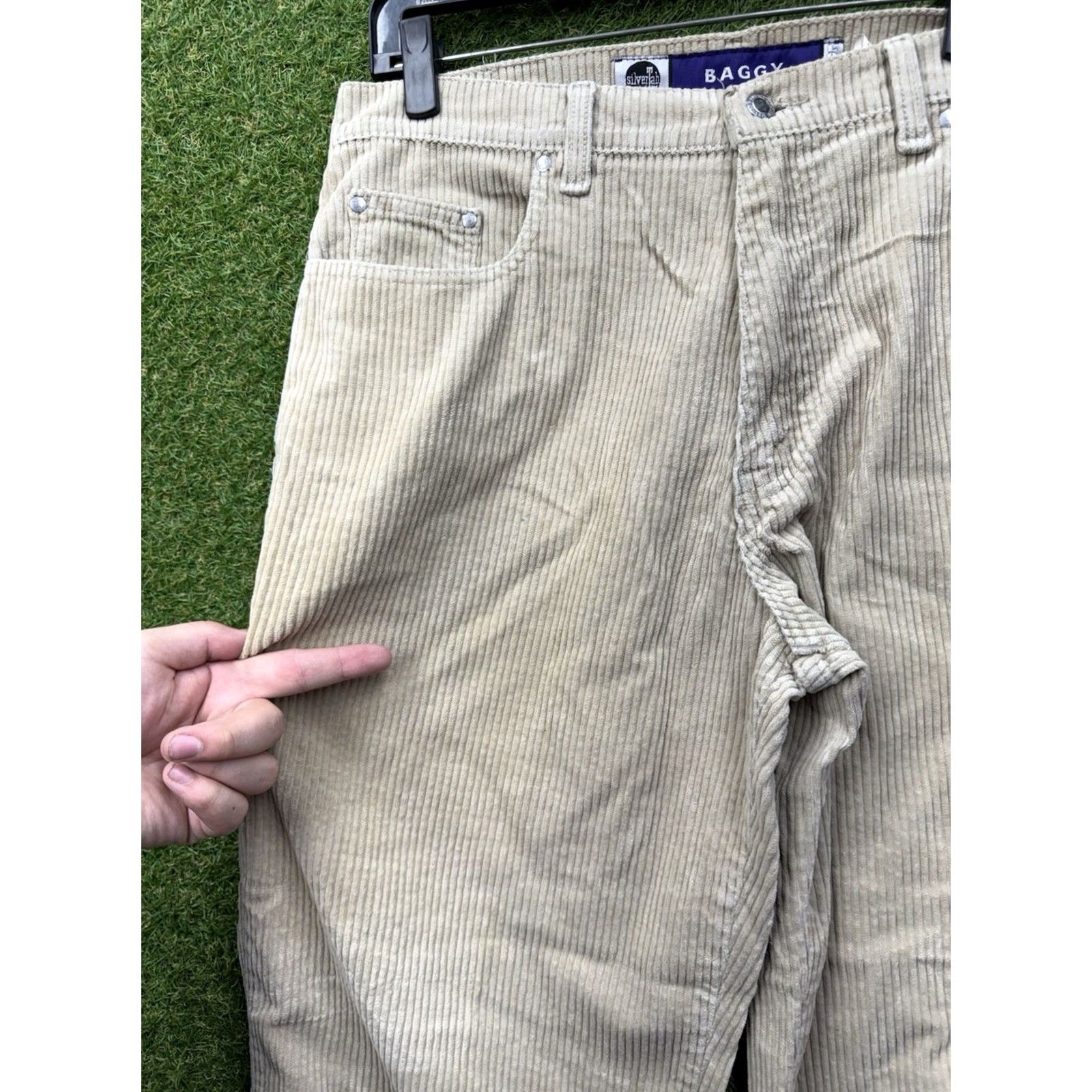 Levi's VINTAGE Levi's SilverTab Baggy Corduroy Pants Mens 36x32 Cream Baggy 90s Skater Loose Relaxed Straight Front Size US 36 / EU 52 - 6 Thumbnail
