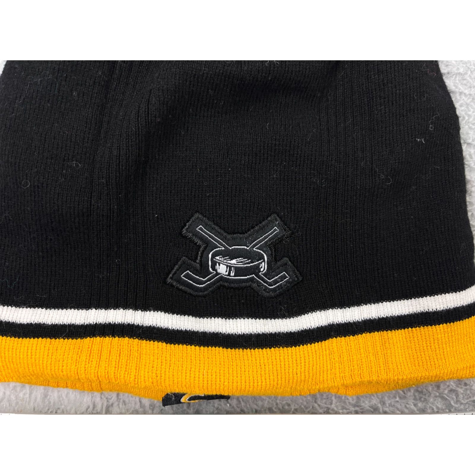 Vintage Hockey Beanie Adult One Size Yellow Embroidered Knit Acrylic Reversible Toque Size ONE SIZE - 3 Thumbnail