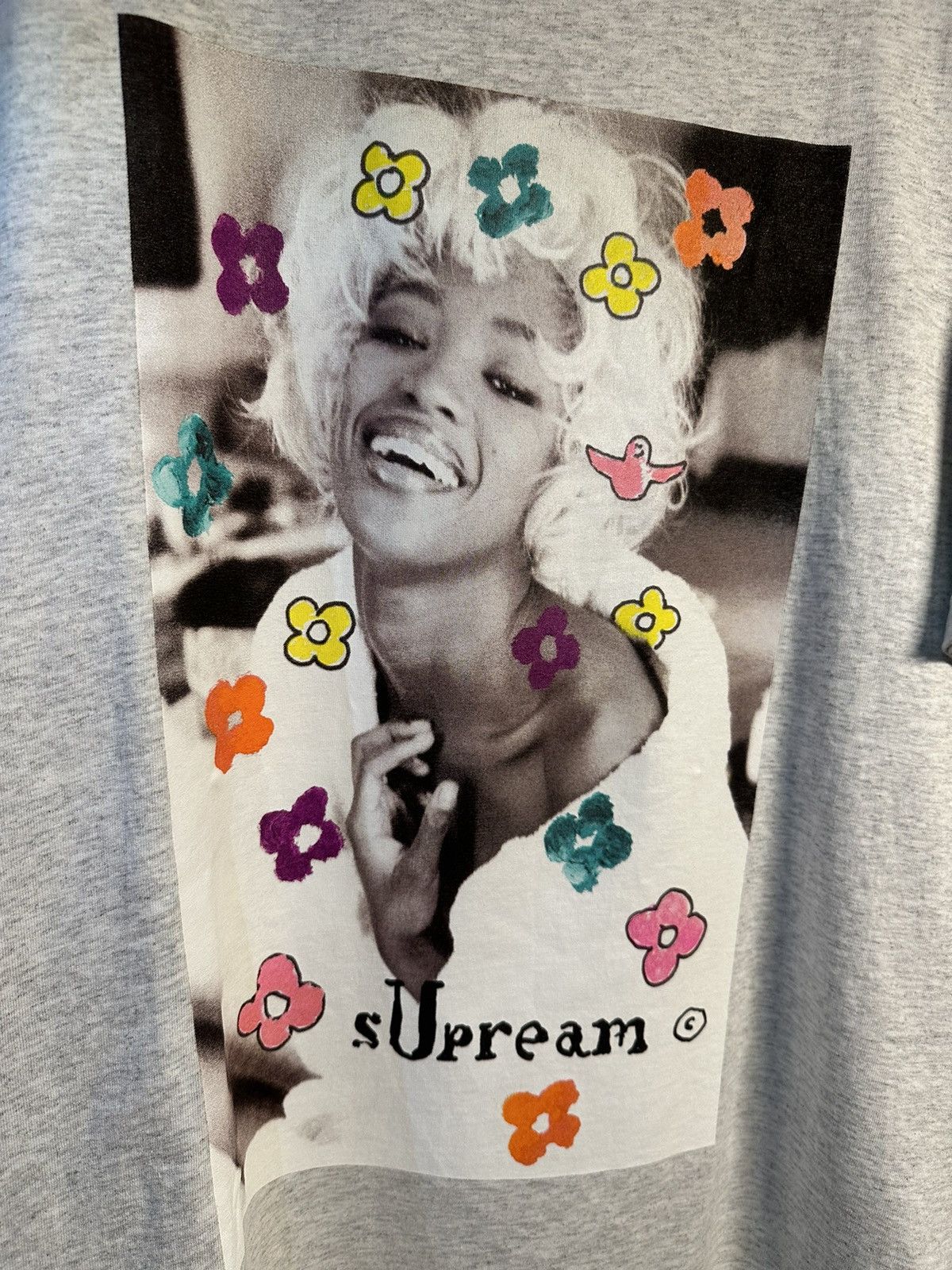 Supreme Supreme Naomi Tee Grey Size US XL / EU 56 / 4 - 2 Thumbnail