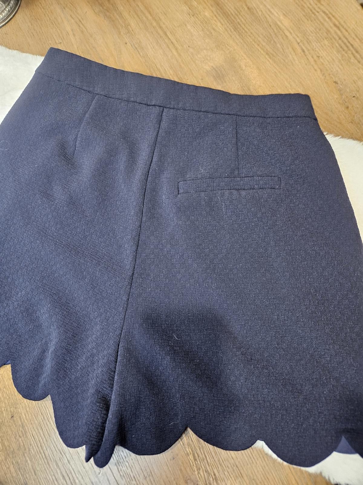 Designer Traffic People Chic Navy Scalloped Shorts #115 Size 28" / US 6 / IT 42 - 2 Thumbnail
