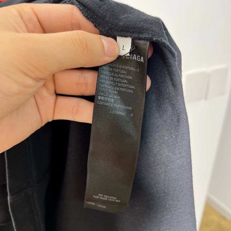 Balenciaga Balenciaga Dissolved fuzzy cola sea wave short sleeve Size US L / EU 52-54 / 3 - 5 Thumbnail