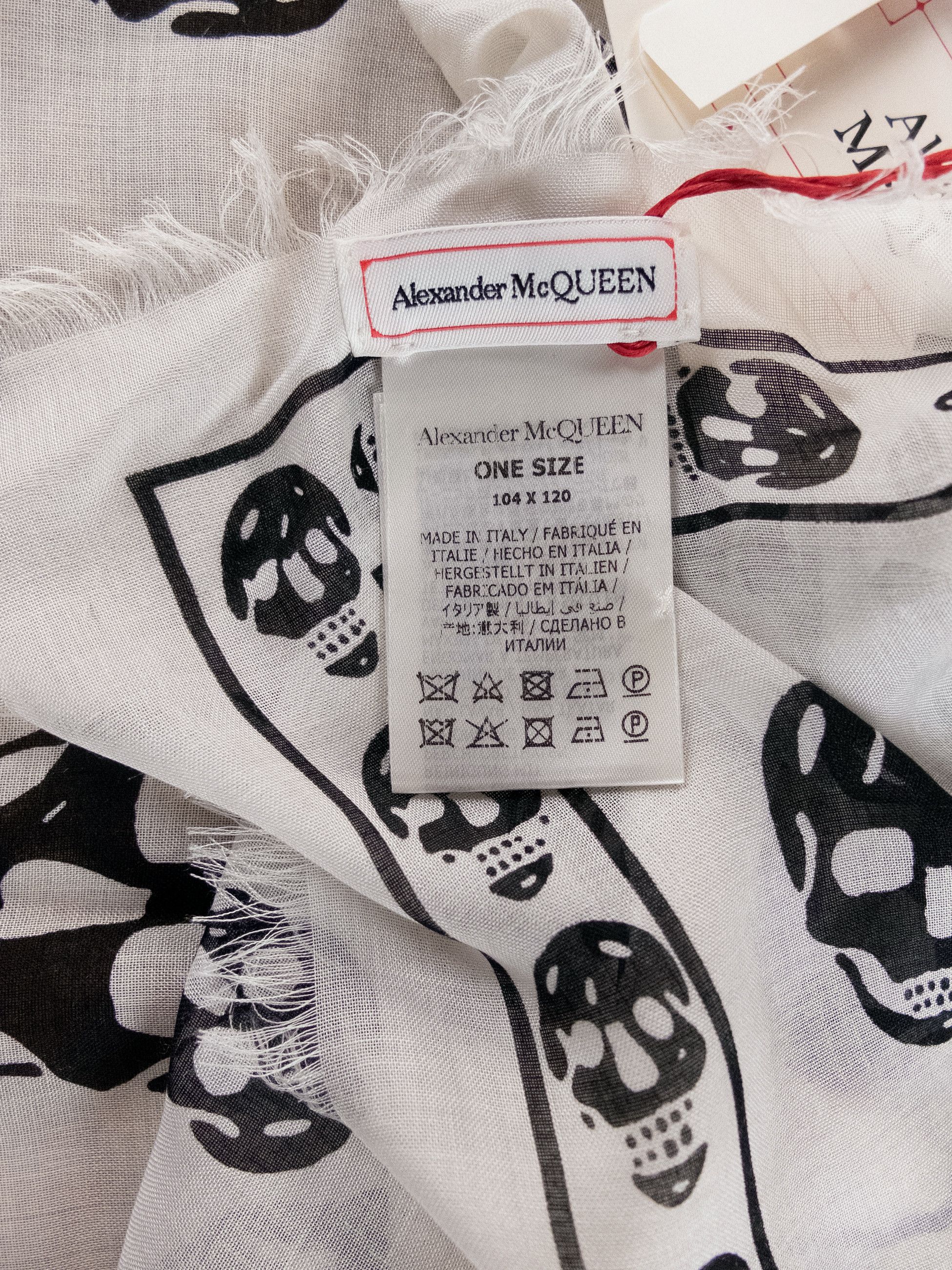 Alexander McQueen ALEXANDER MCQUEEN white & black skull print modal silk scarf Size ONE SIZE - 5 Thumbnail
