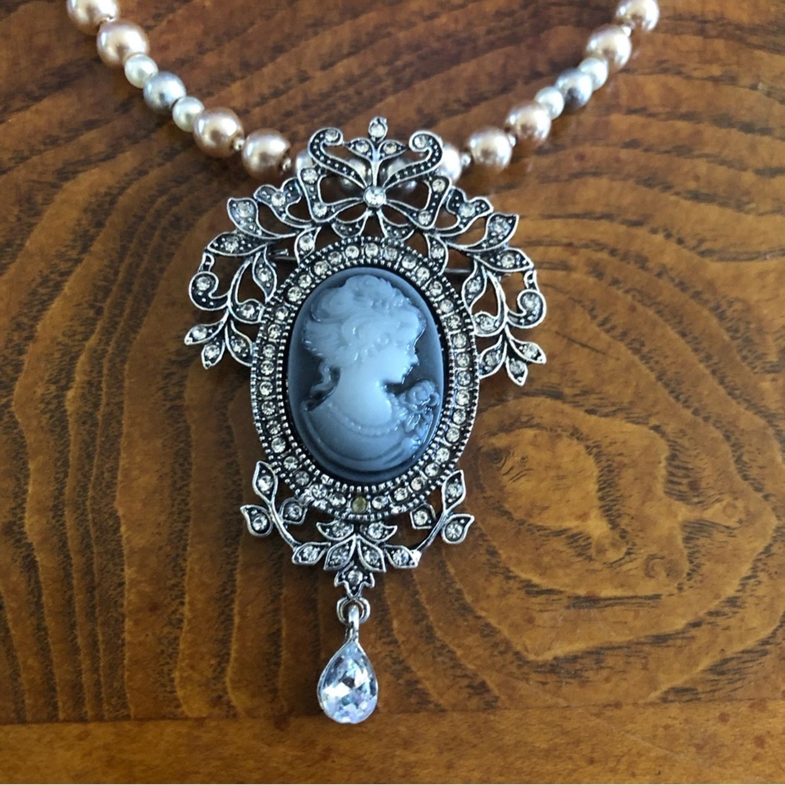 Handmade Handcrafted repurpose Victorian lady cameo Pearl necklace Size ONE SIZE - 10 Thumbnail