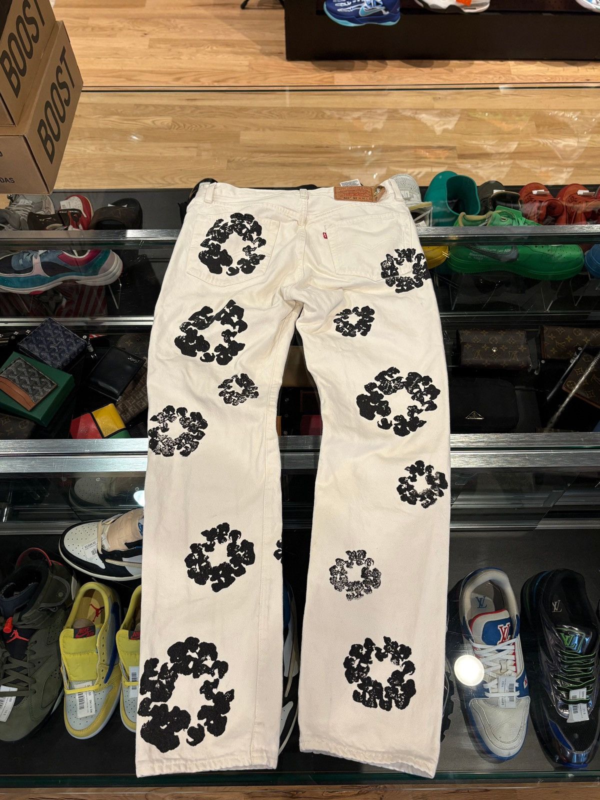 DENIM TEARS × Levi's Denim Tears White Levi’s Jeans Size 32 Size US 32 / EU 48 - 2 Thumbnail
