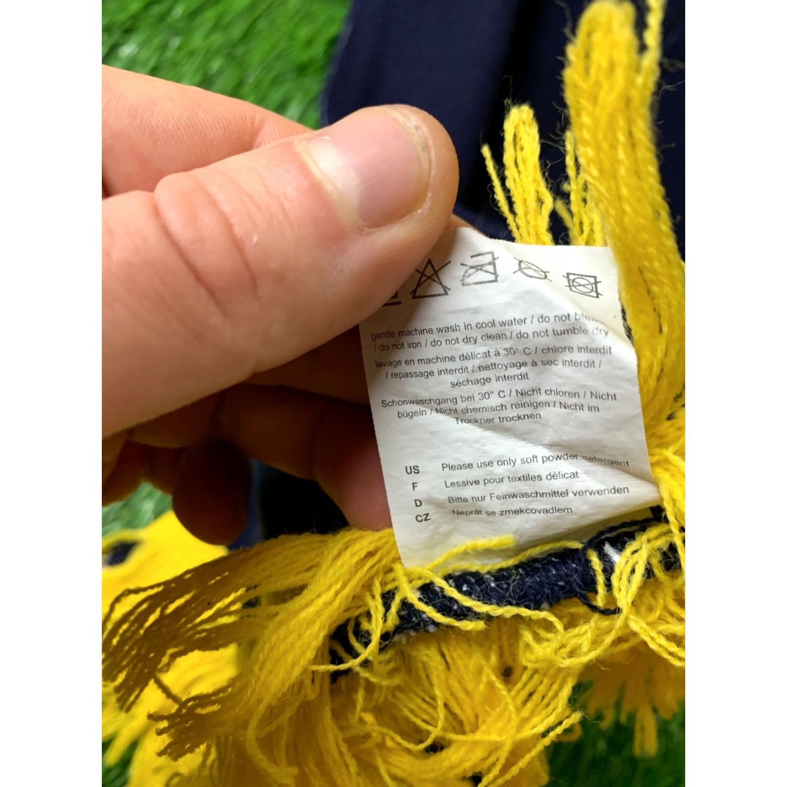Vintage WILLIAM HILL CASUAL SCARF Official Product Scarf One Size Navy Blue Yellow Men Size ONE SIZE - 5 Thumbnail