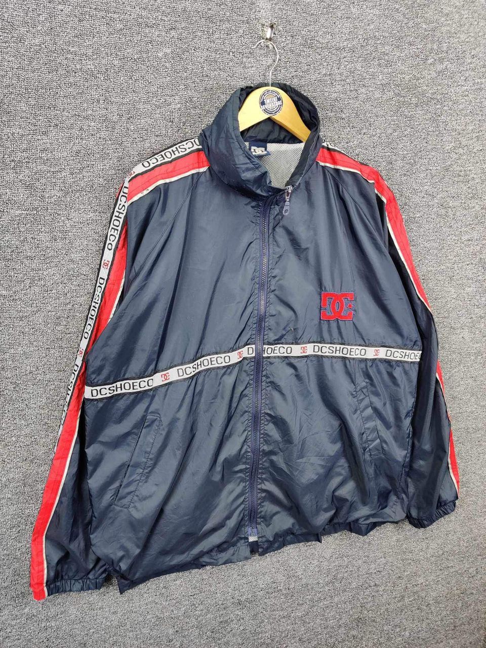 DC Vintage Dc Shoe Co Usa Embroidery Windbreaker Nylon Jacket Size US XL / EU 56 / 4 - 5 Thumbnail