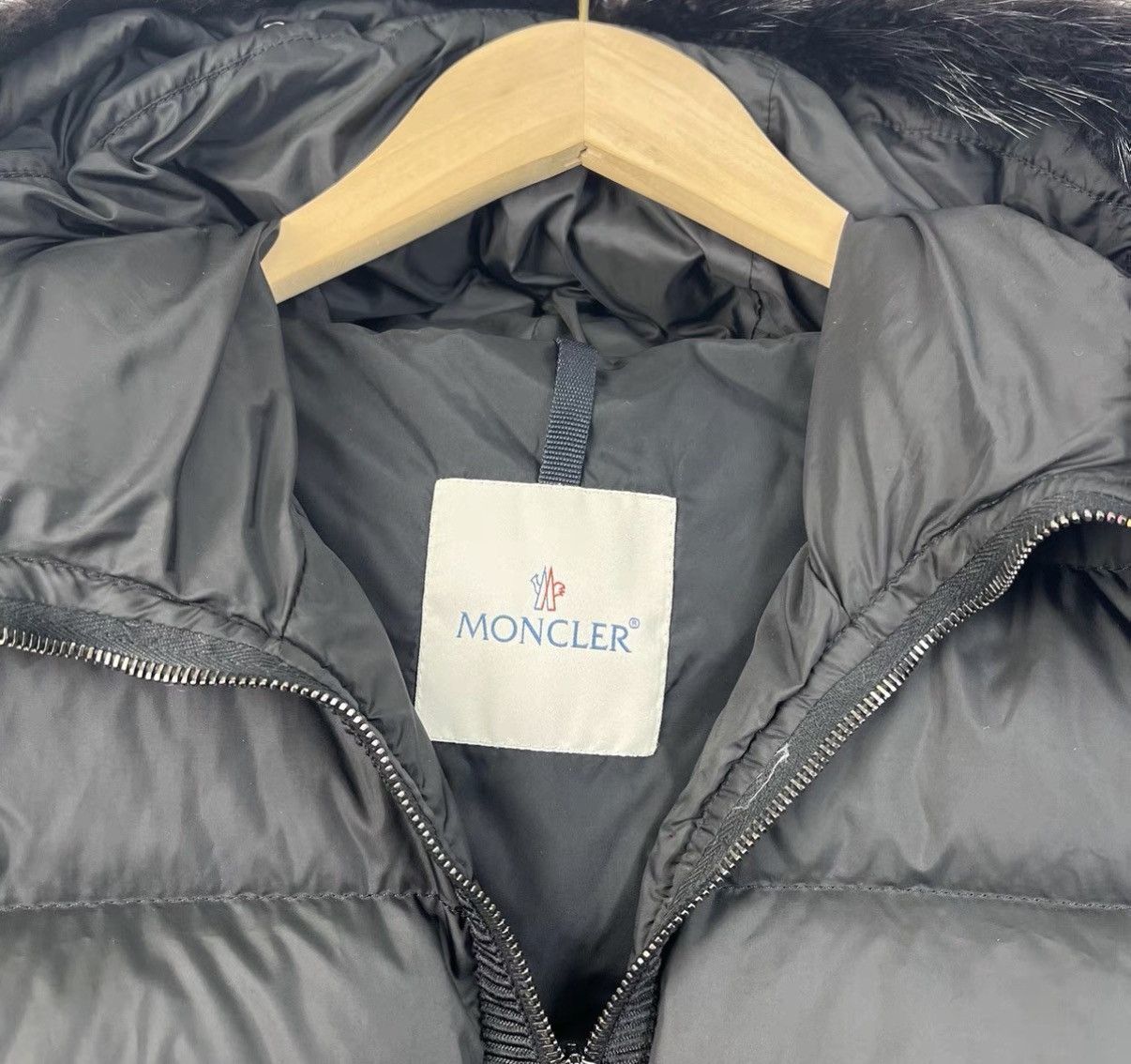 Moncler Moncler Classic Fur Collar Pocket Short Down Jacket K12 Size XS / US 0-2 / IT 36-38 - 3 Thumbnail