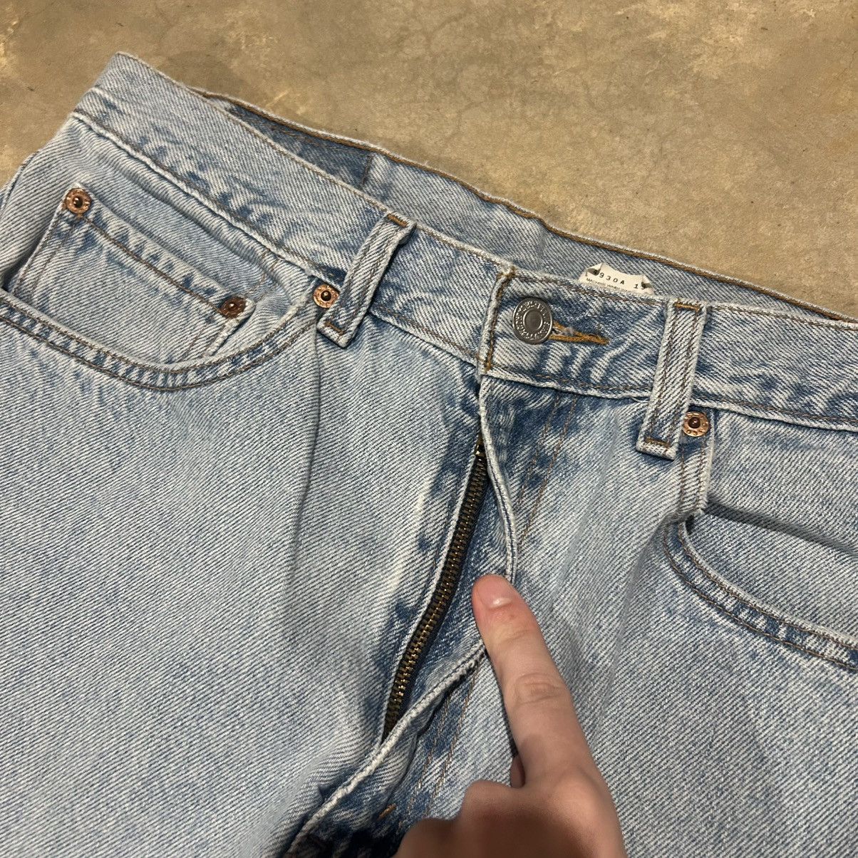 Levi's × Vintage Essential Vintage 90s Levi’s 505 Light Wash Jeans Size US 31 - 9 Thumbnail
