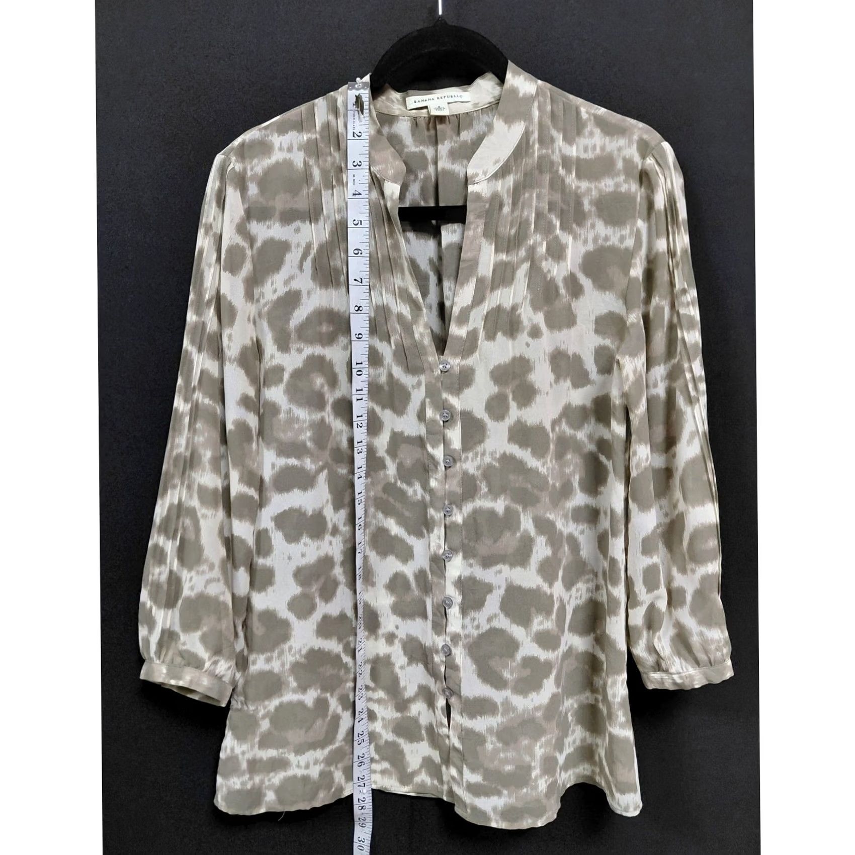 Banana Republic BANANA REPUBLIC Leopard Print Blouse 3/4 Sleeve Women Size S Gray Polyester Dry Clean Only Shirt Blouse Womens Size S / US 4 / IT 40 - 6 Thumbnail