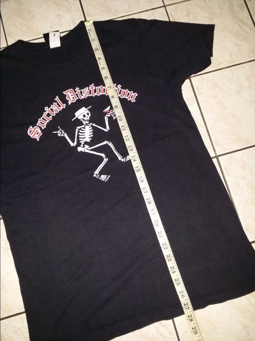 Band Tees Vintage 90s SOCIAL DISTORTION skull dancing t shirt Size US M / EU 48-50 / 2 - 5 Thumbnail