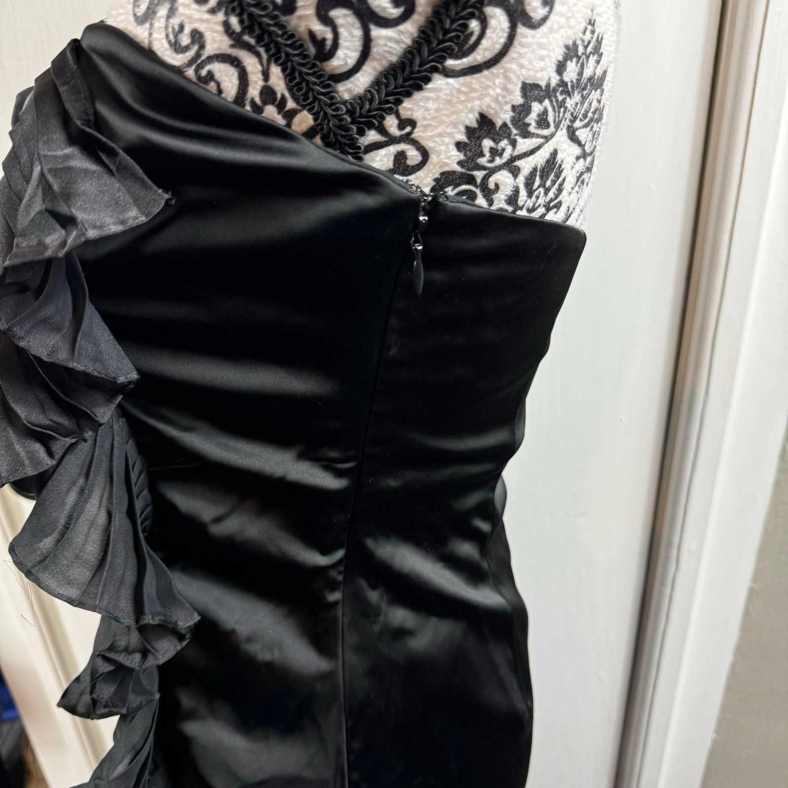 Ted Baker Ted Baker London satin strapless ruffle ruched dress FLAWED Size M / US 6-8 / IT 42-44 - 5 Thumbnail