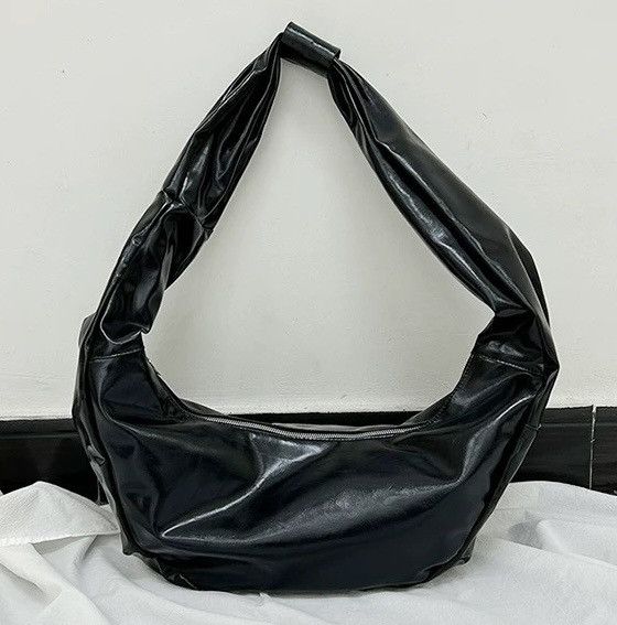 Japanese Brand Avant garde retro oversized shiny faux leather hobo bag Size ONE SIZE - 5 Thumbnail
