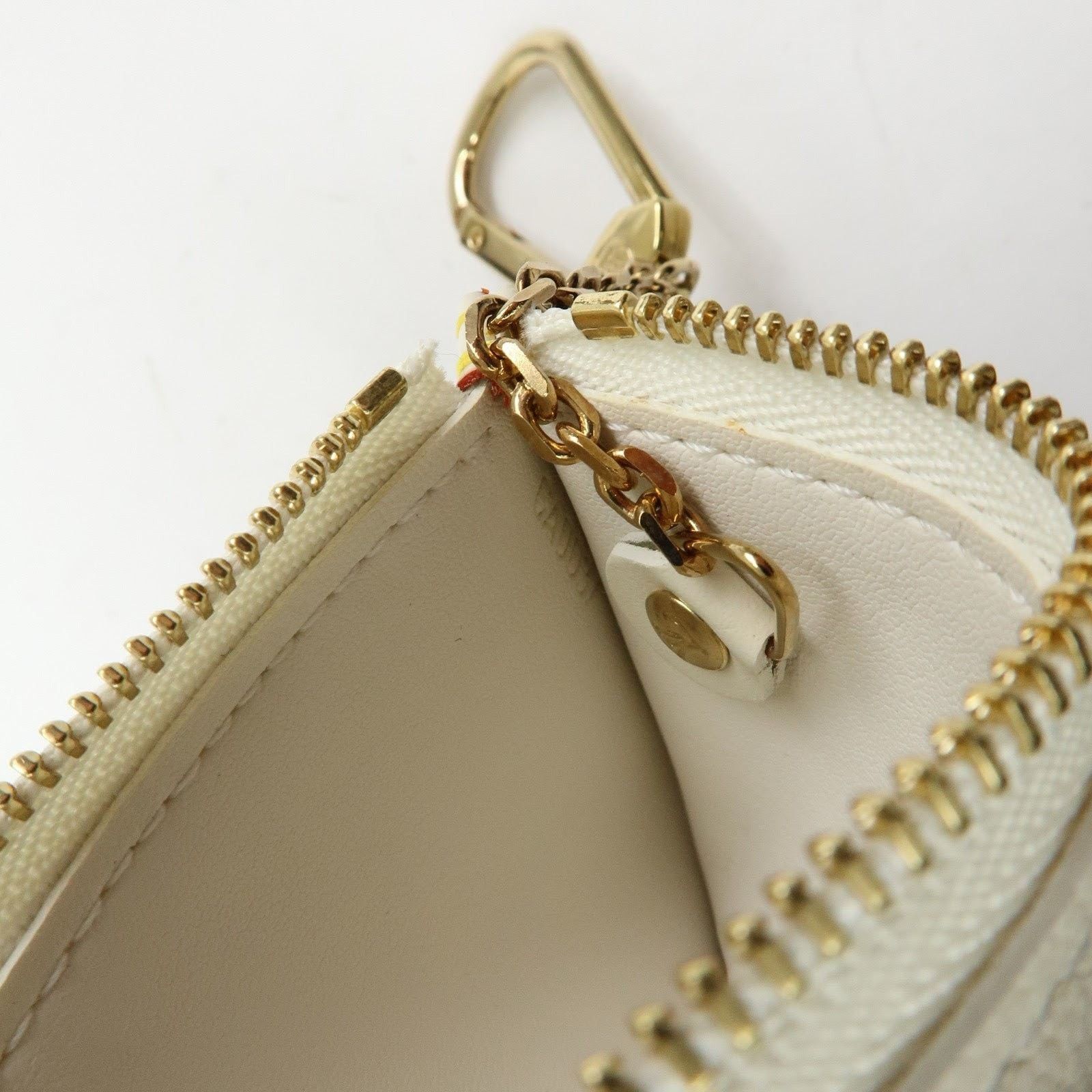 Louis Vuitton Louis Vuitton Suhali Pochette Cles Goatskin Key Pouch Cream Size ONE SIZE - 7 Thumbnail