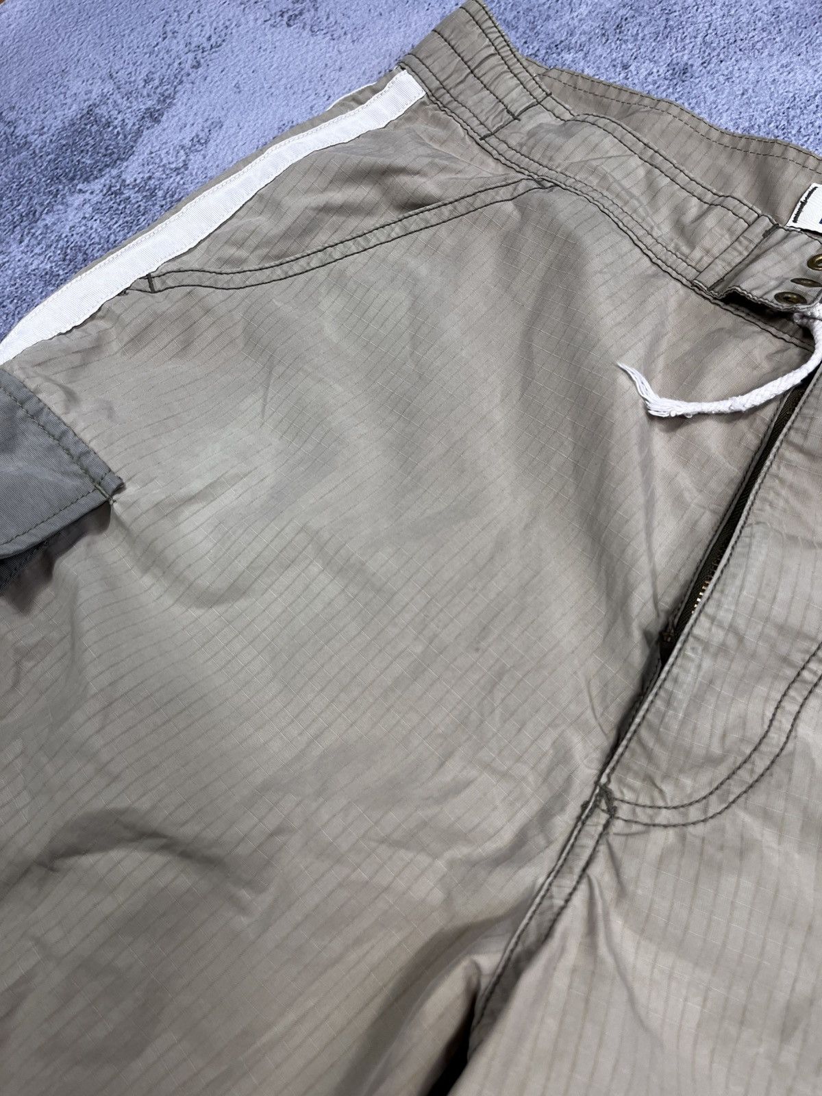 Tommy Hilfiger Vintage Tommy Hilfiger nylon shorts streetwear Y2K style L Size US 34 / EU 50 - 8 Thumbnail